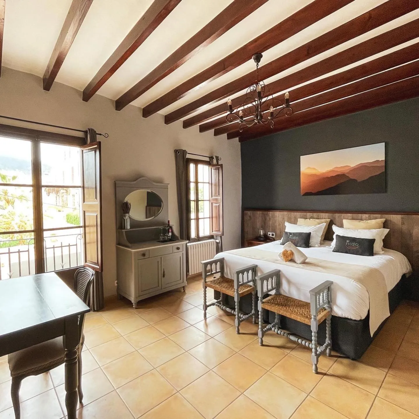 Photo of the whole room in El Nido de Alaro - Turismo de Interior