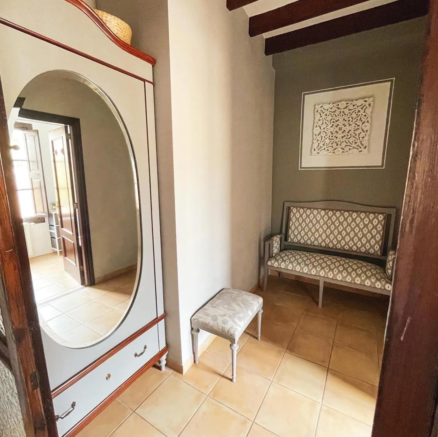 Seating area in El Nido de Alaro - Turismo de Interior