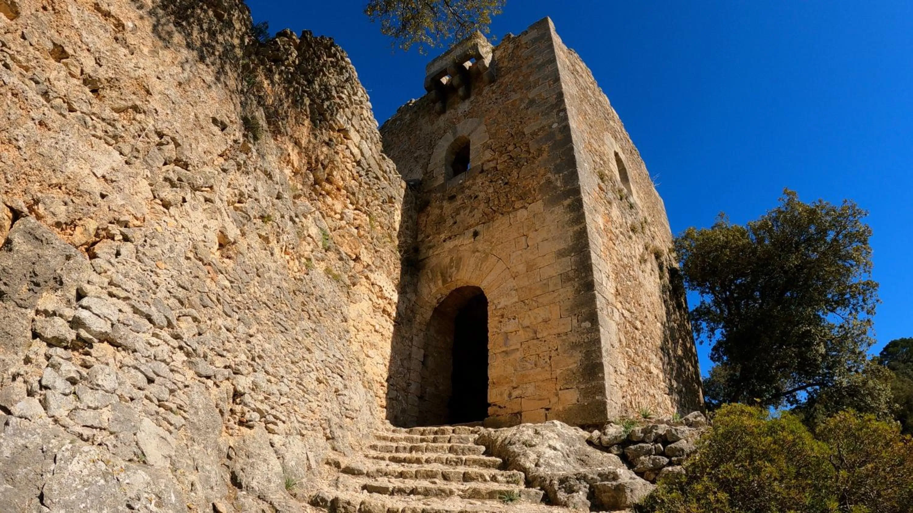 Nearby landmark in El Nido de Alaro - Turismo de Interior