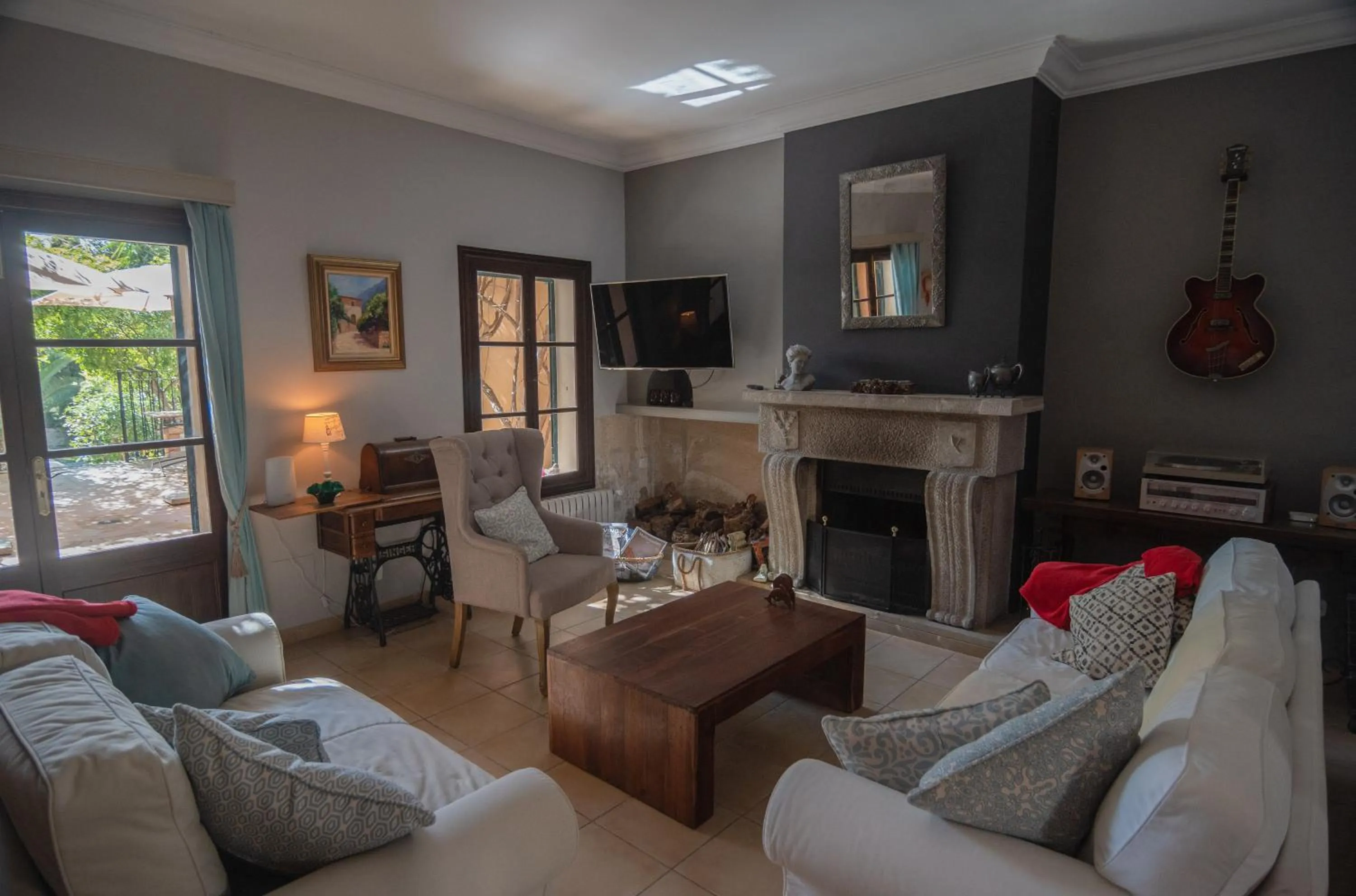 Living room in El Nido de Alaro - Turismo de Interior