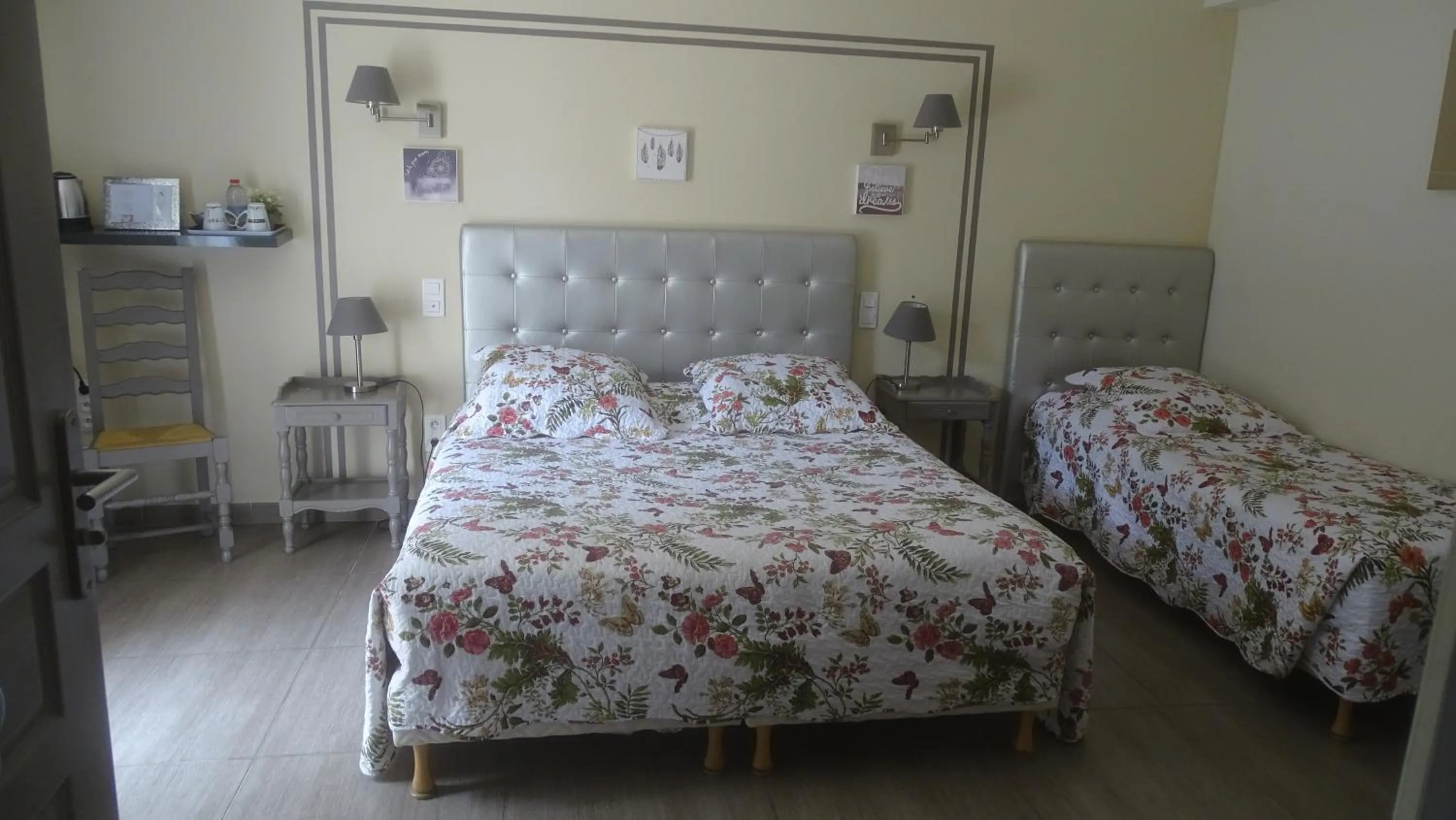 Triple Room - Disability Access in Logis Hotel des Granges