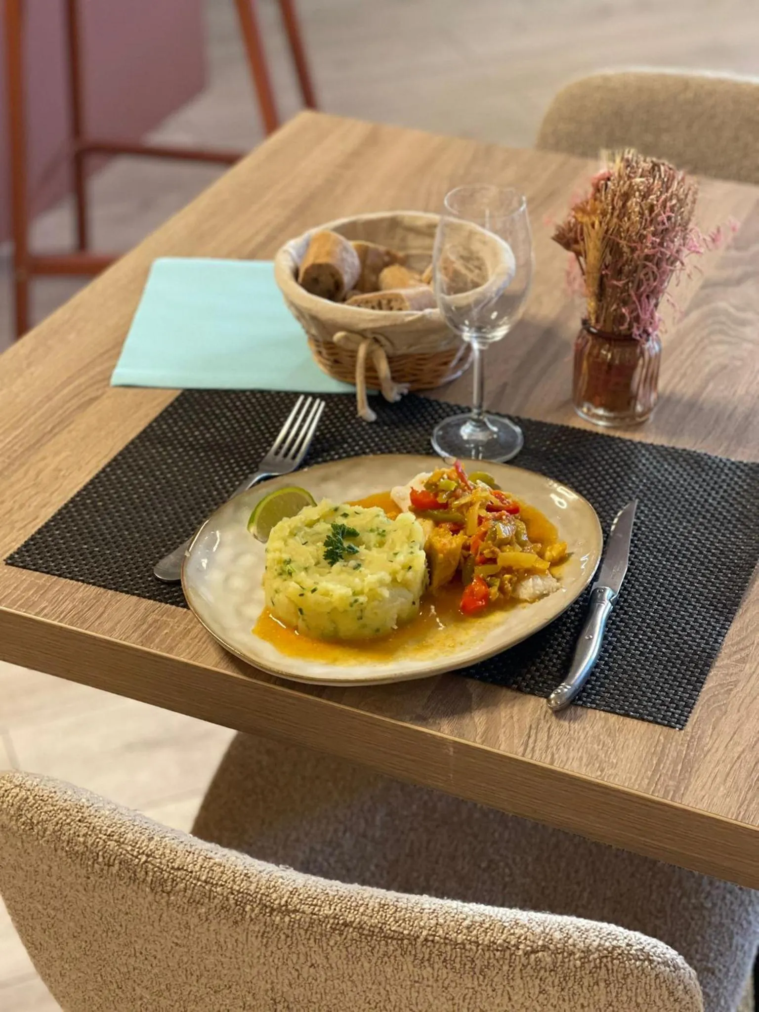 Restaurant/places to eat in Logis Hotel des Granges