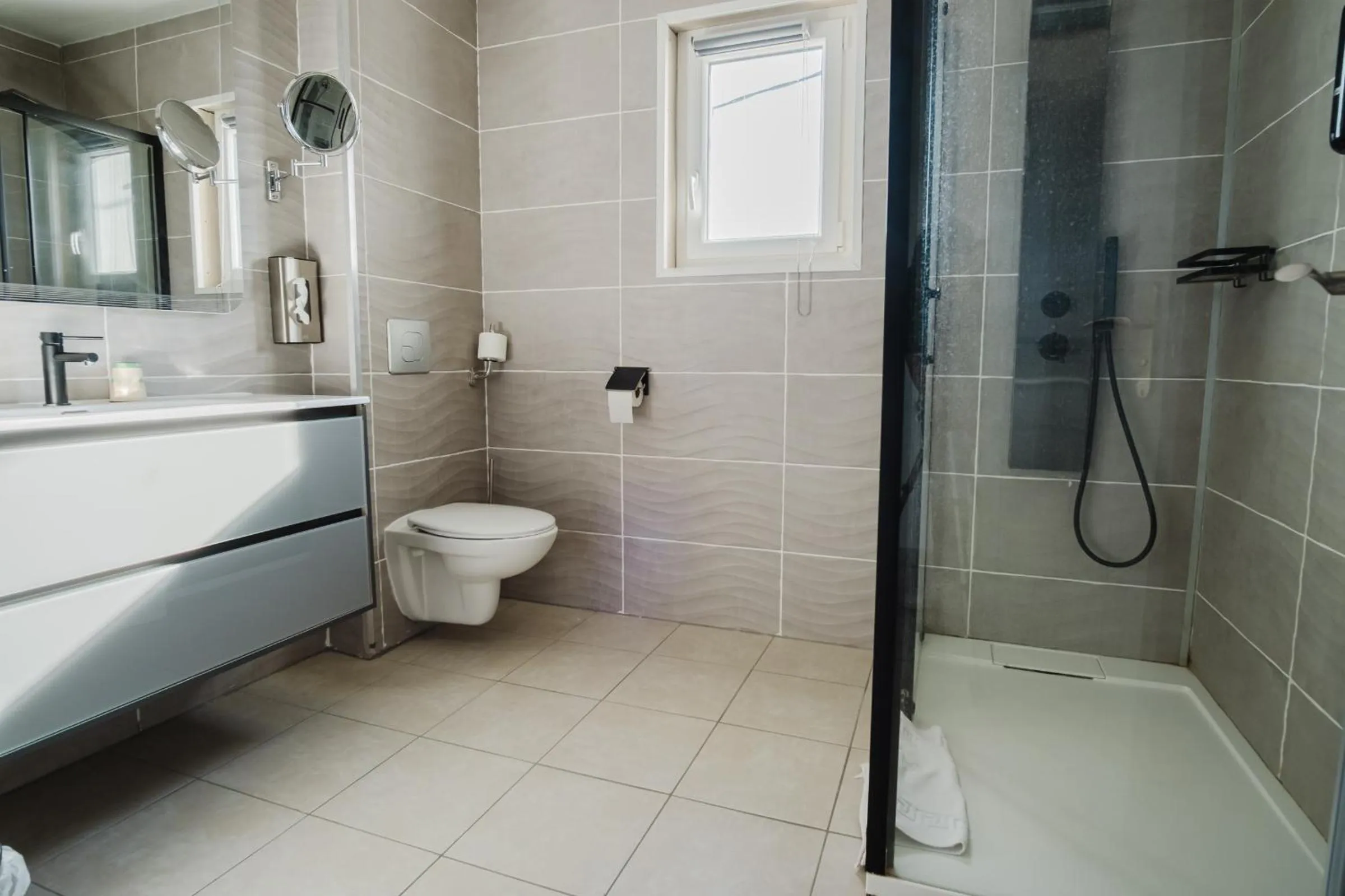 Bathroom in Logis Hotel des Granges