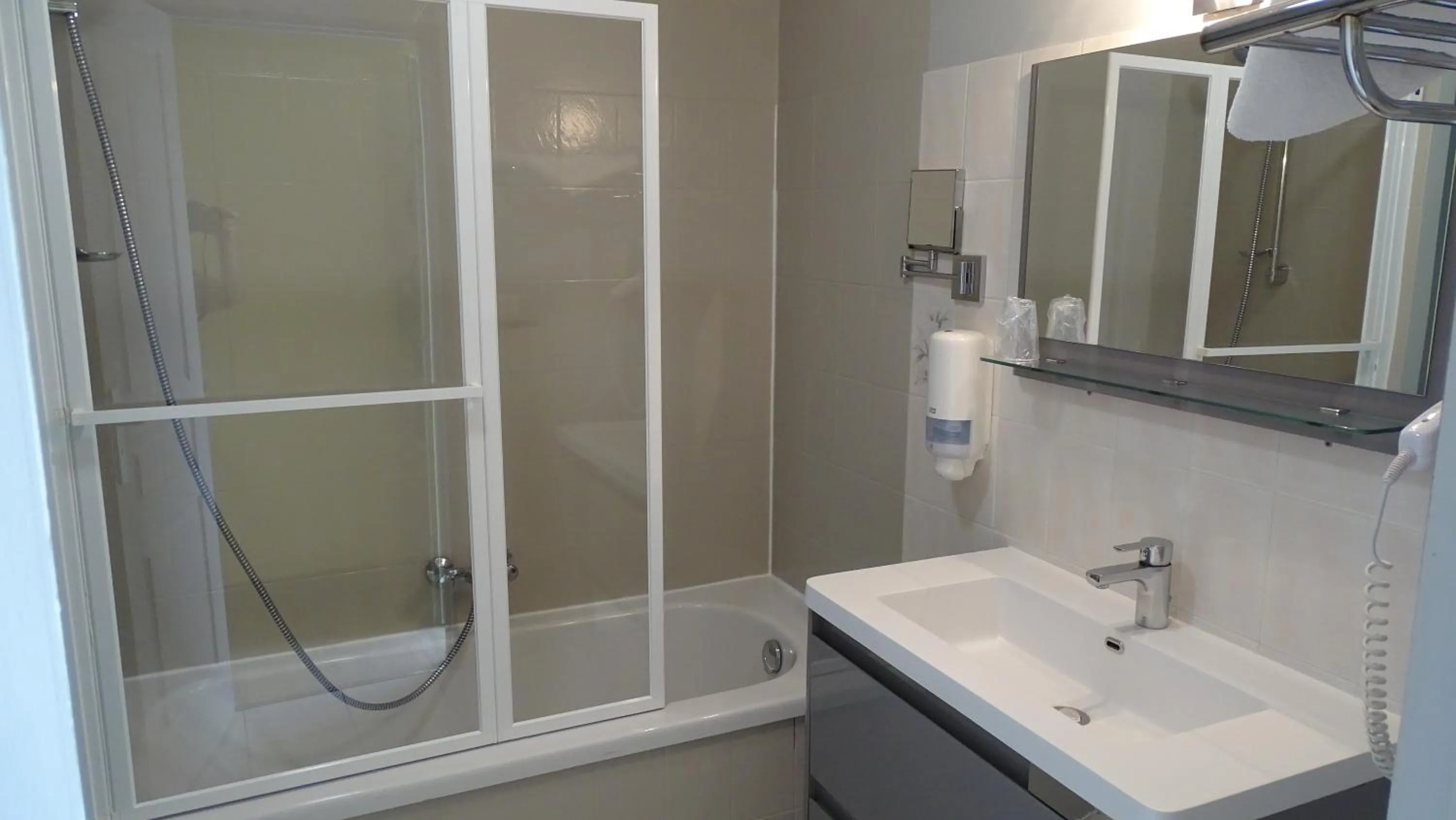 Bathroom in Logis Hotel des Granges