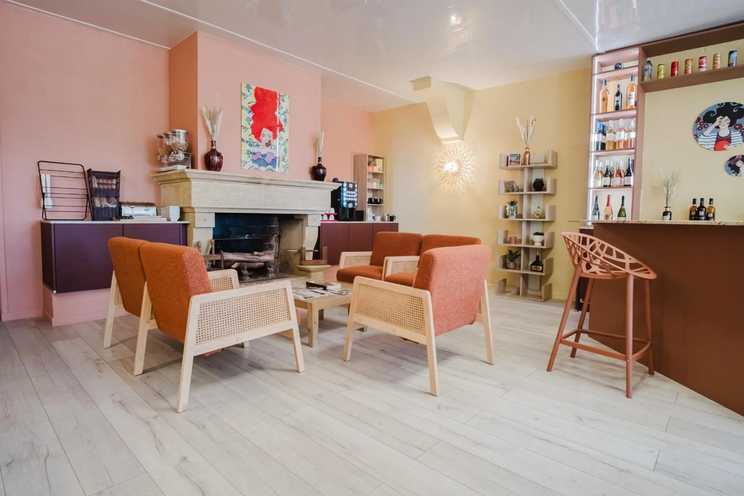 Lounge or bar in Logis Hotel des Granges