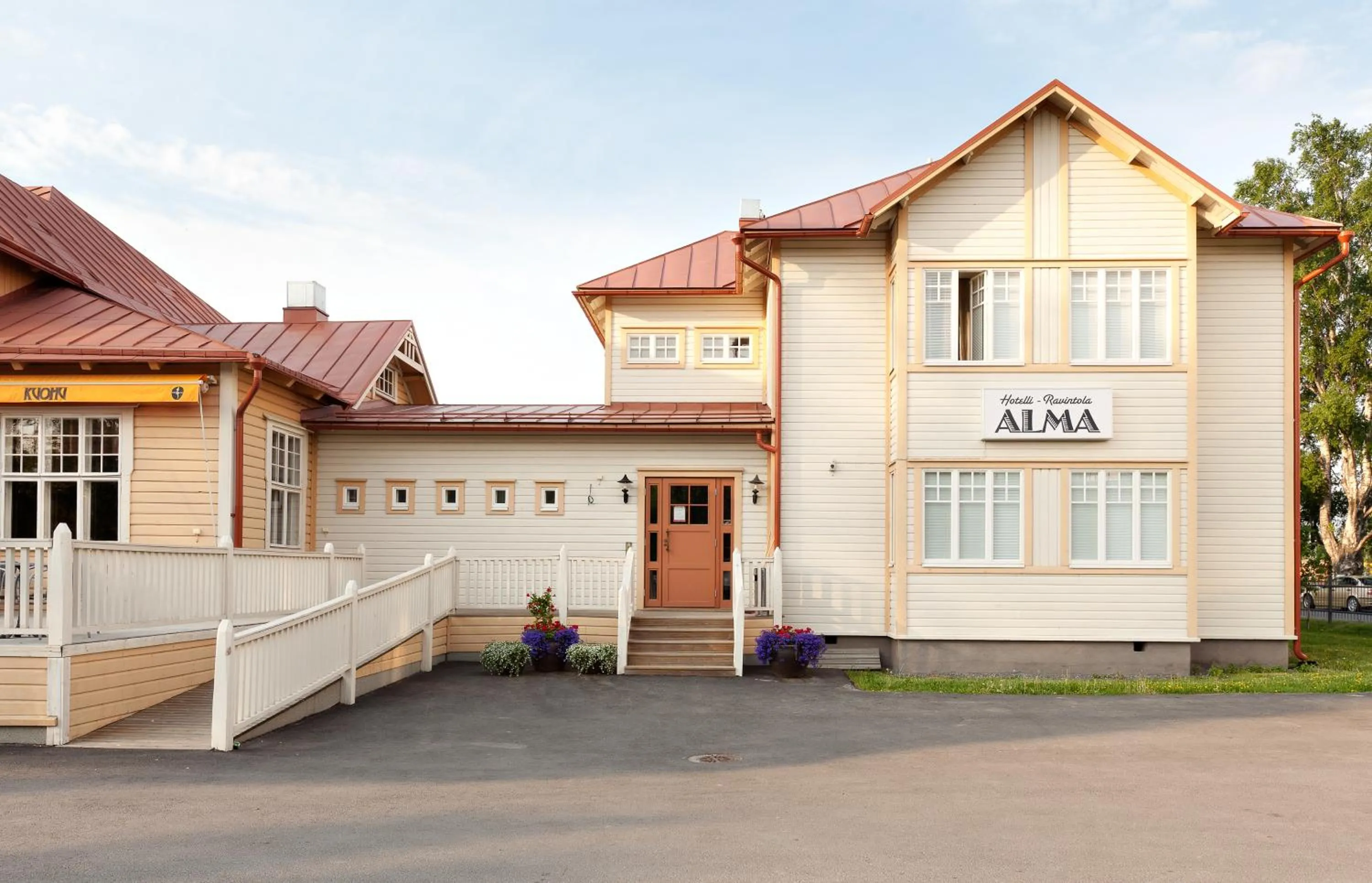 Facade/entrance in Hotelli-Ravintola Alma