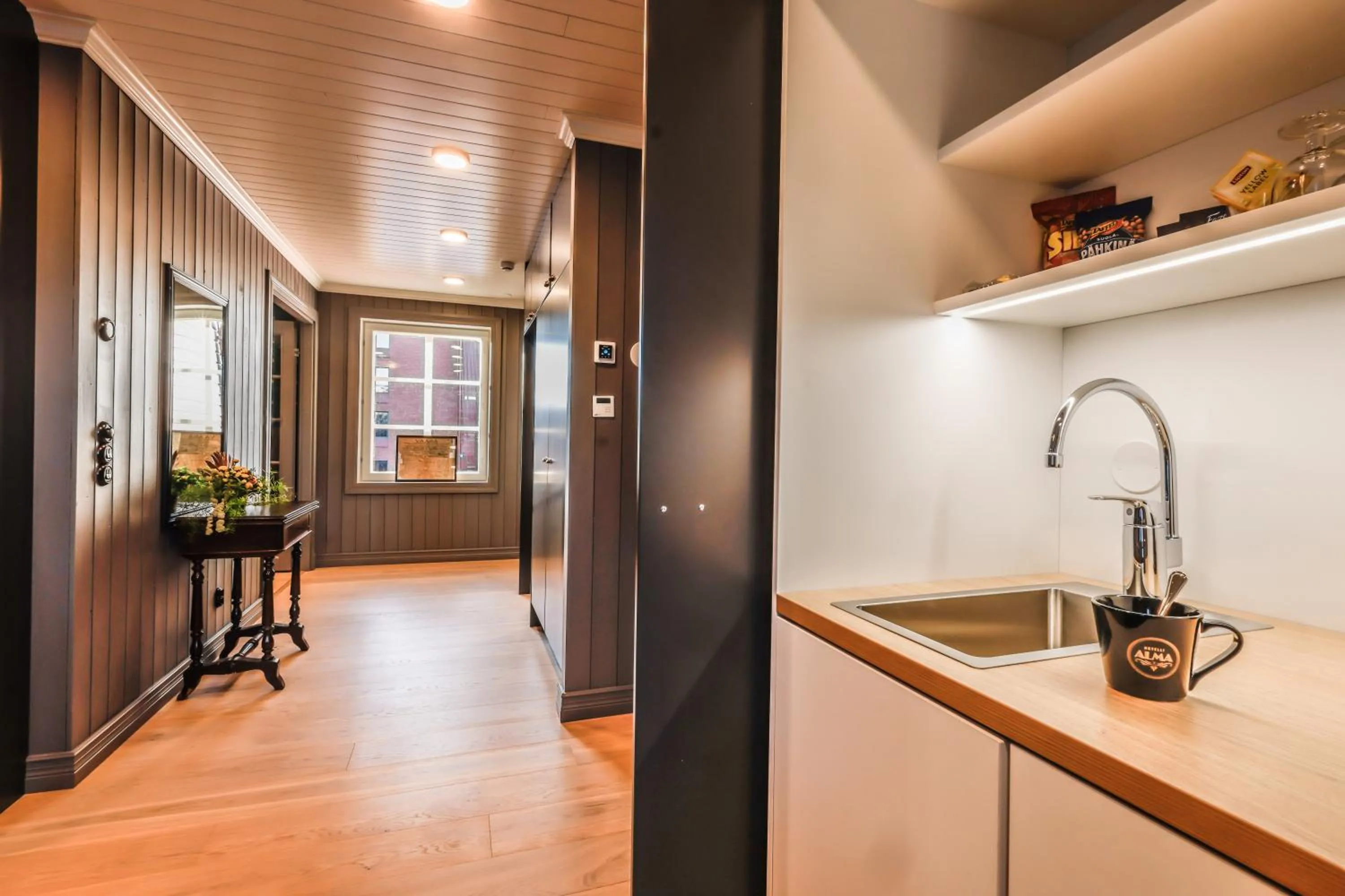 Kitchen or kitchenette in Hotelli-Ravintola Alma