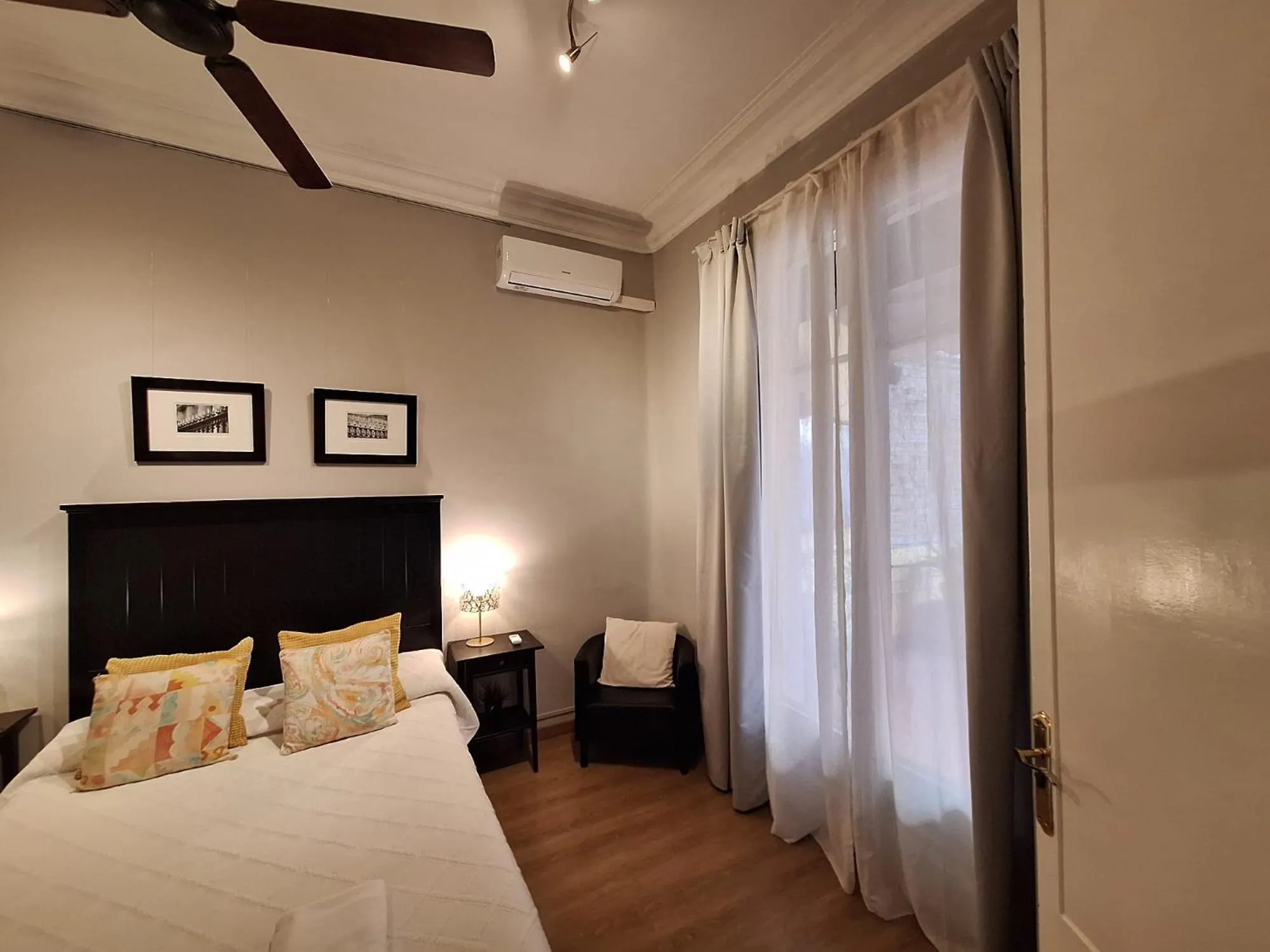 Bedroom, Bed in Casa Consell Apartments