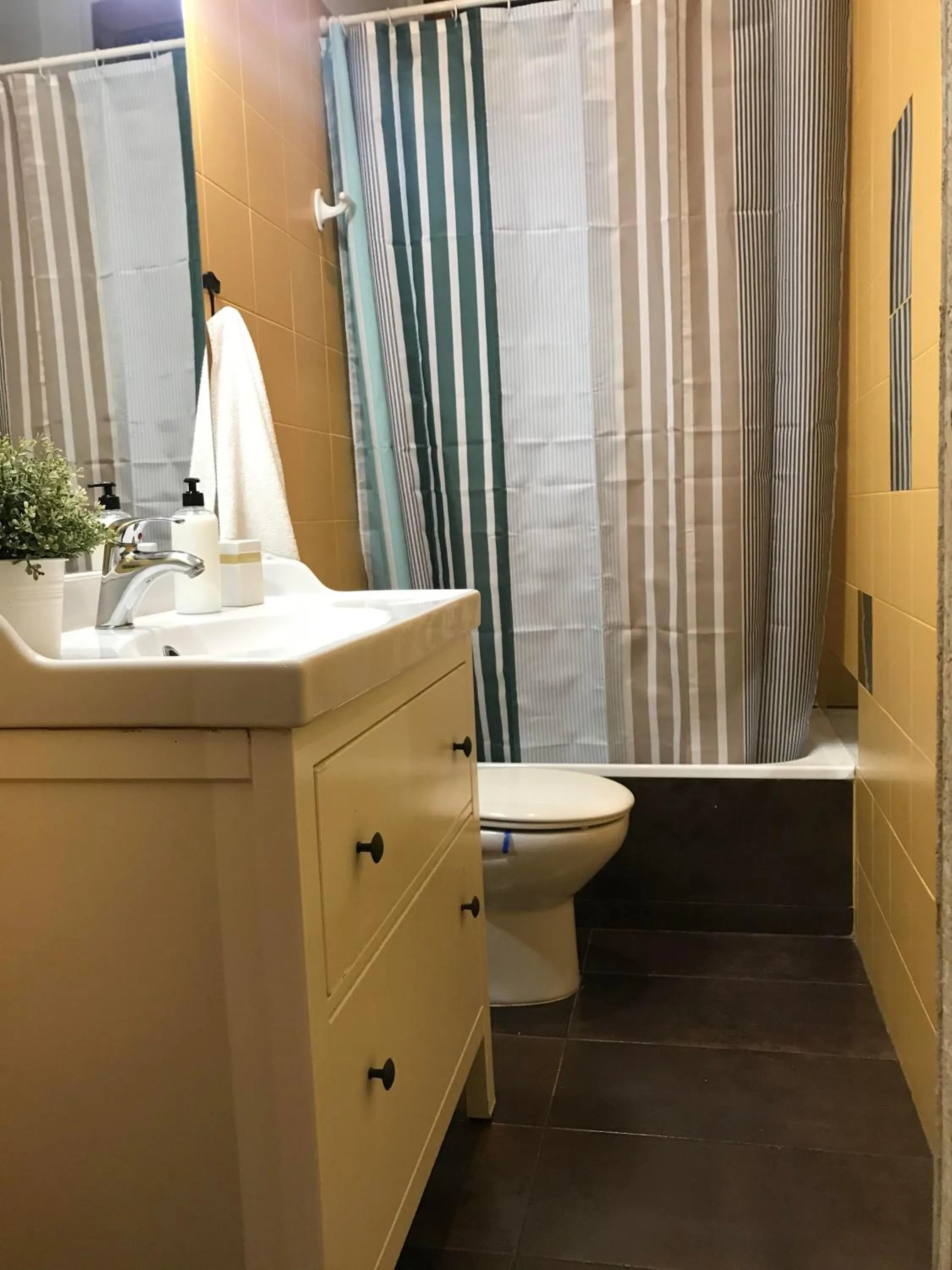 Bathroom in Casa Consell Apartments