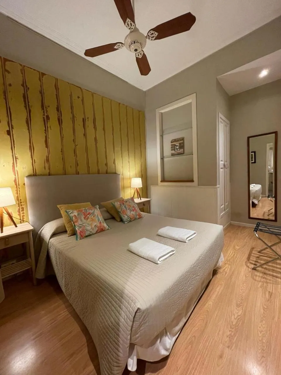 Bedroom, Bed in Casa Consell Apartments