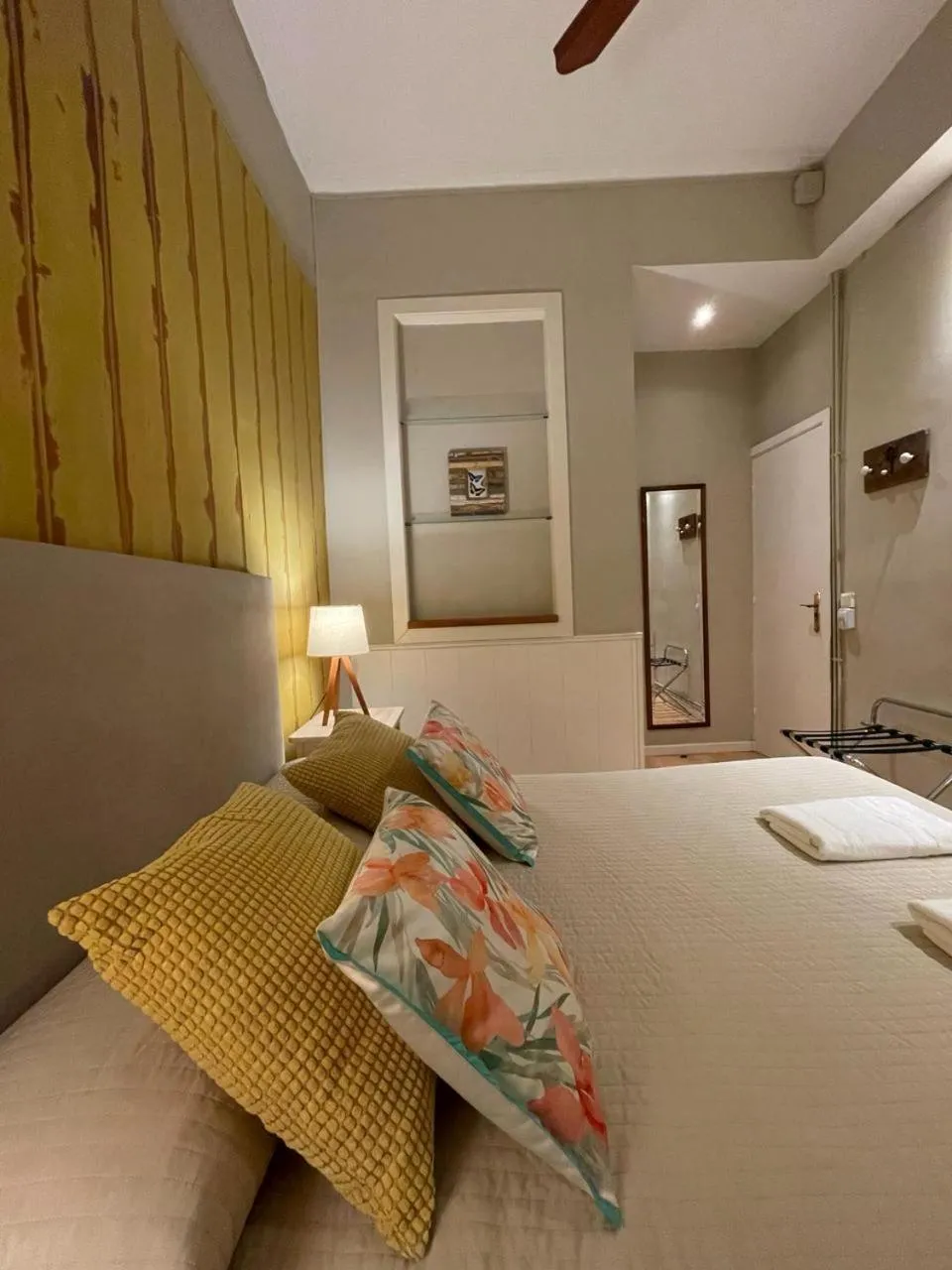 Bedroom, Bed in Casa Consell Apartments