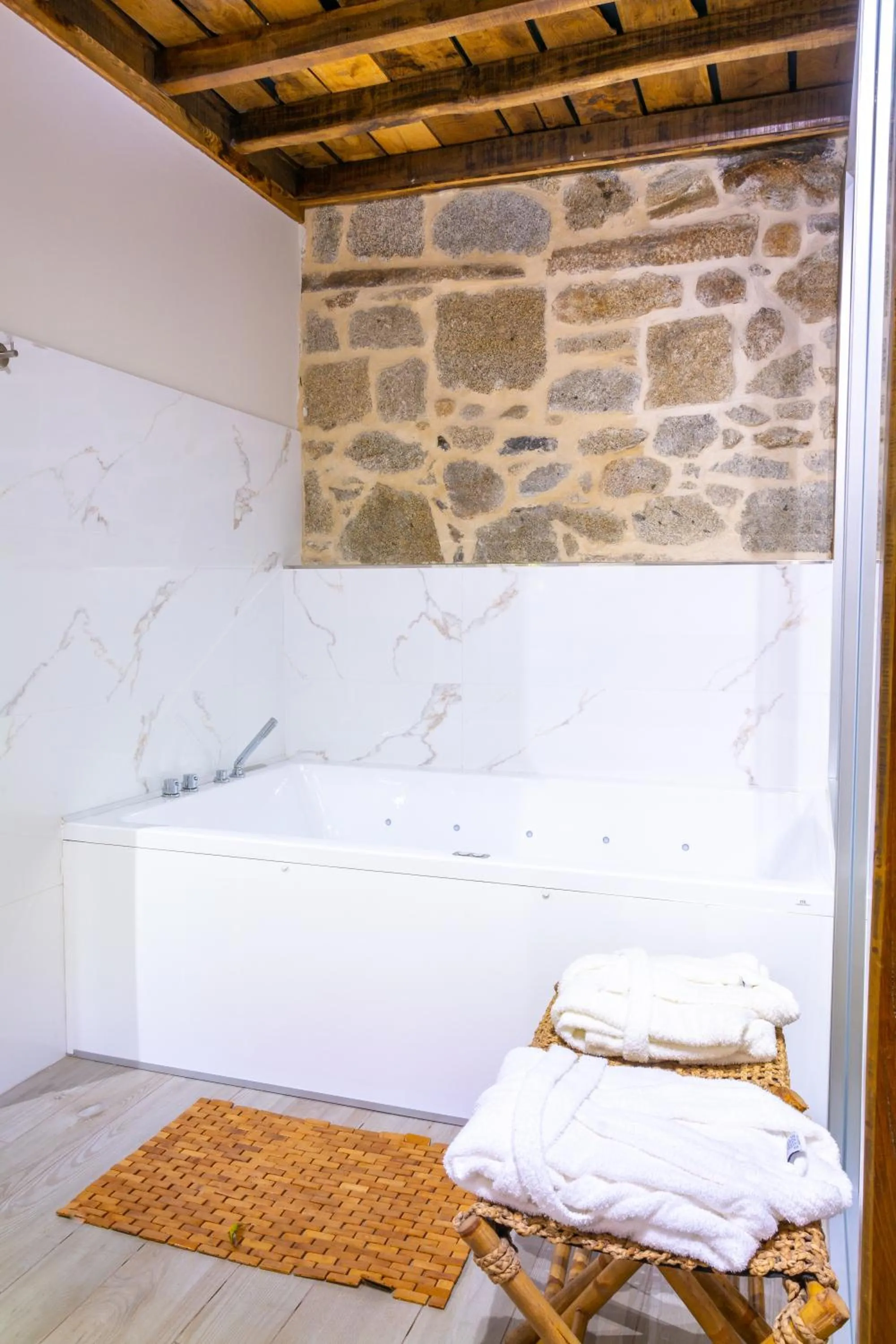 Hot Tub in Entre Os Ríos - Casa Rural y Enoturismo