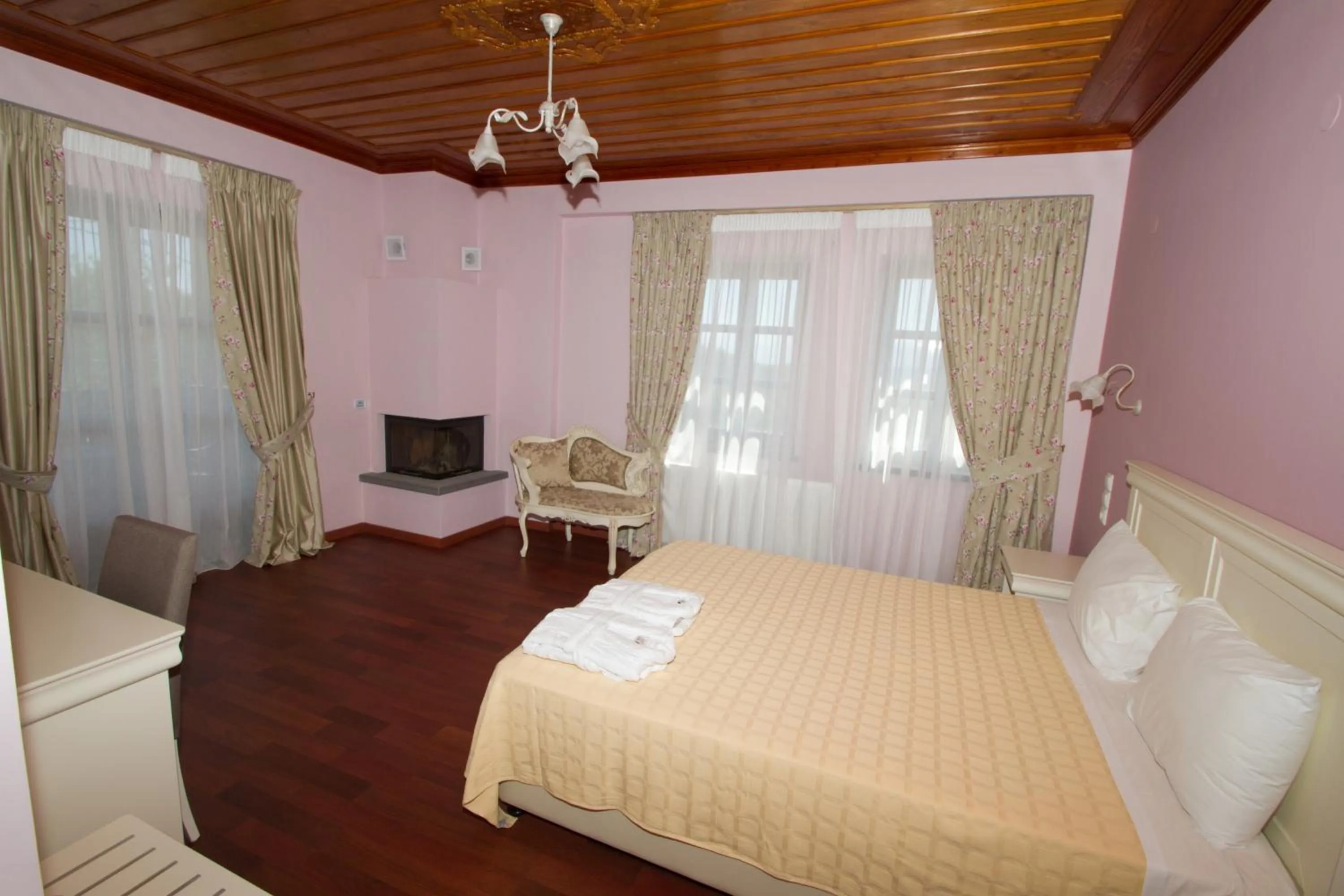 Bed in Hotel Monodendri