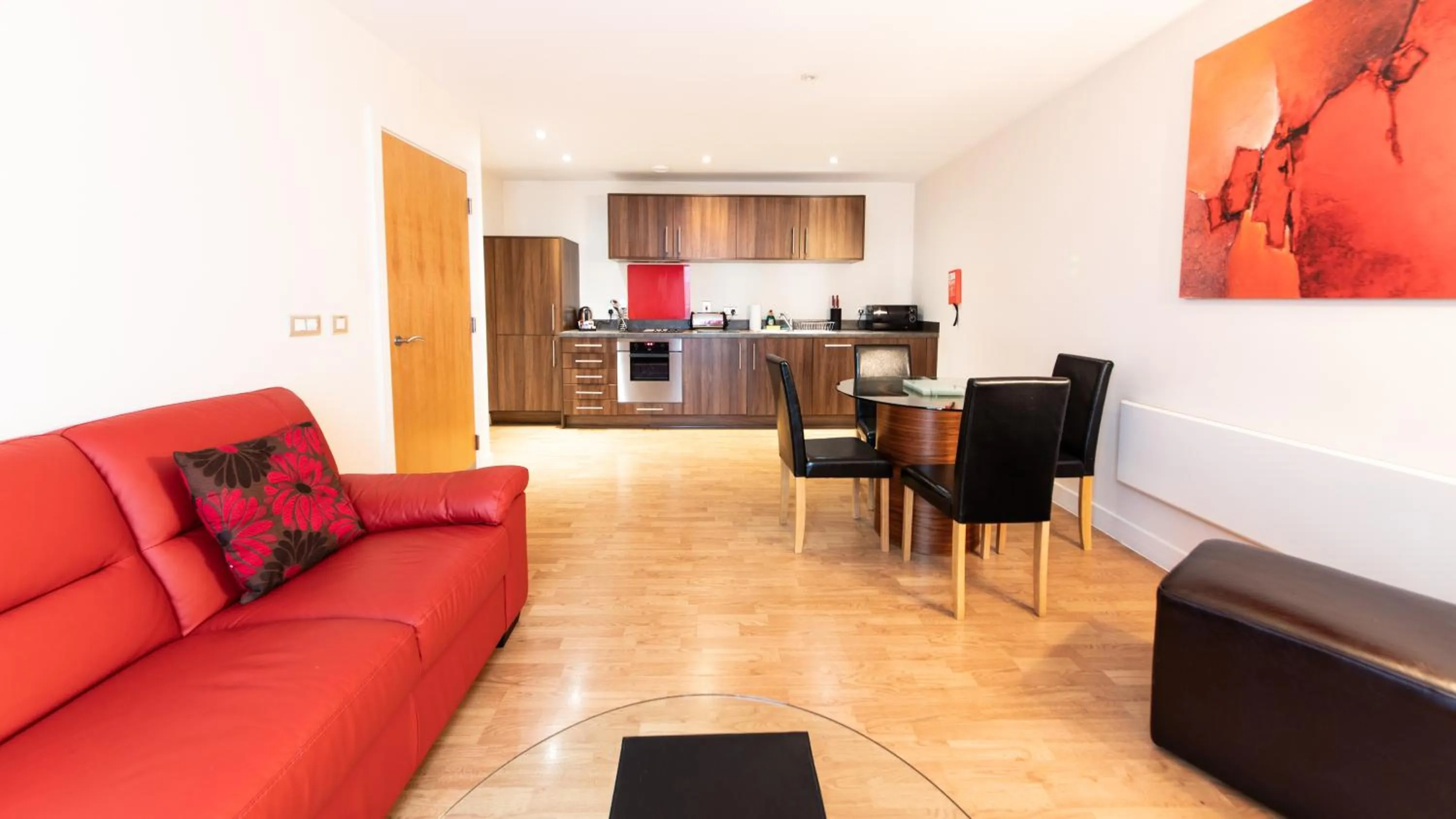 Kitchen or kitchenette in The Spires Serviced Apartments Birmingham