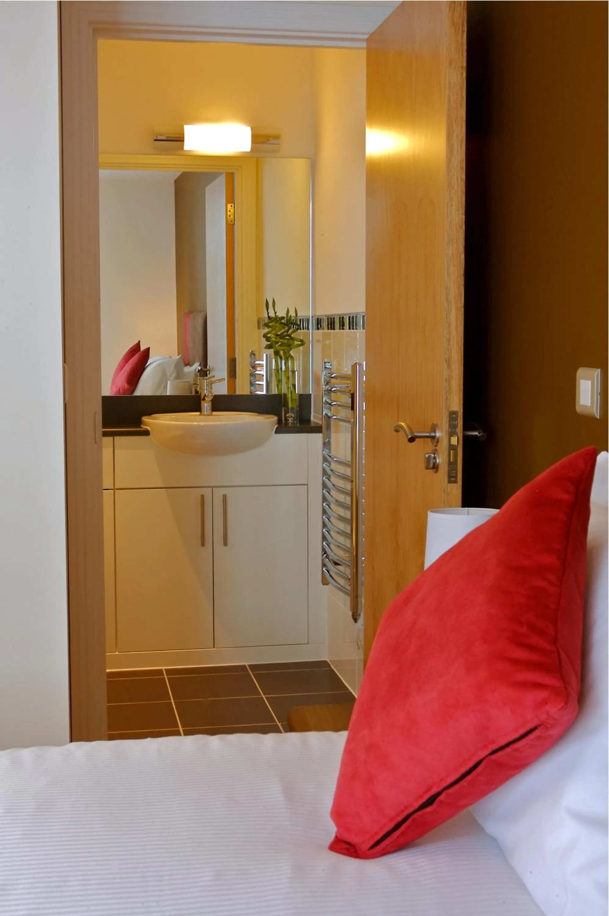 Bathroom, Bed in The Spires Serviced Apartments Birmingham