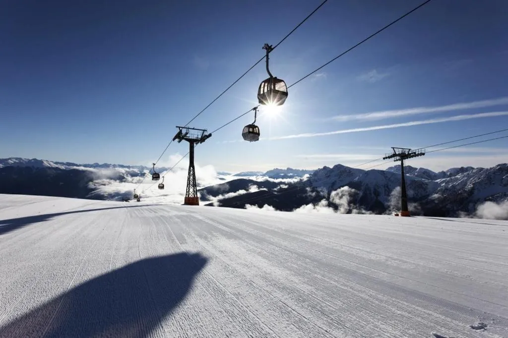 Skiing in Hotel Scherer