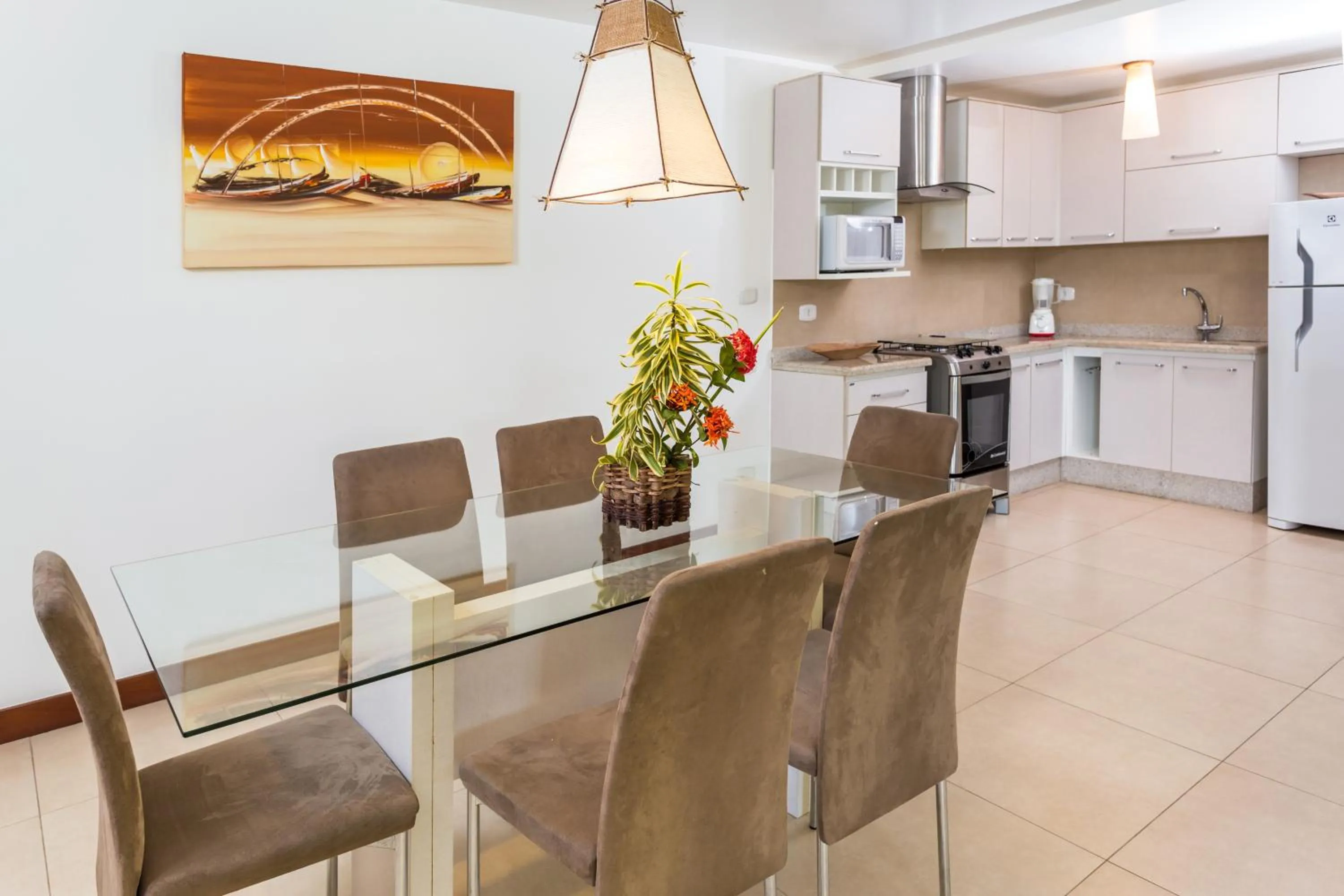 Dining area in Toko Village Casa de Férias