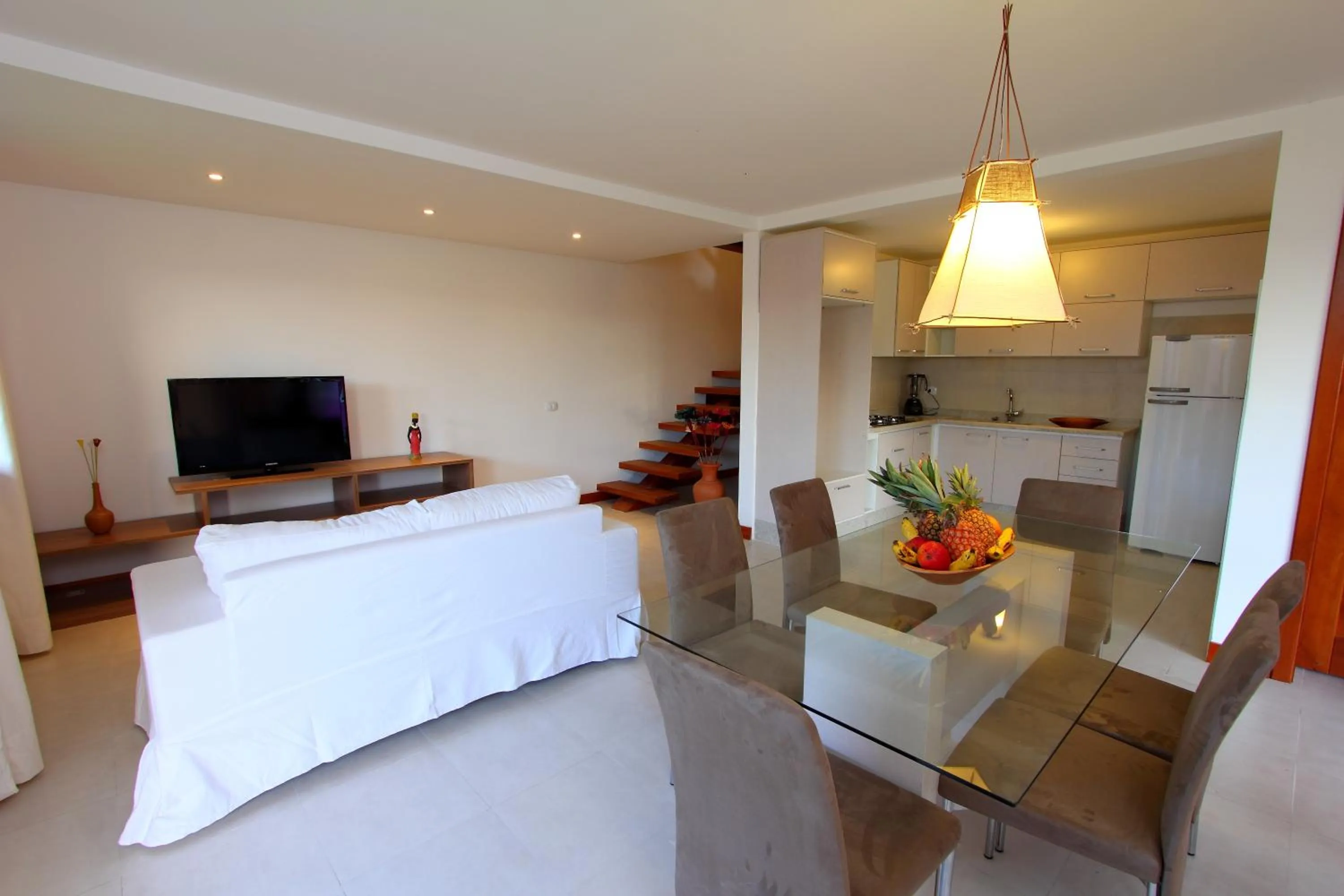 Living room, Bed in Toko Village Casa de Férias