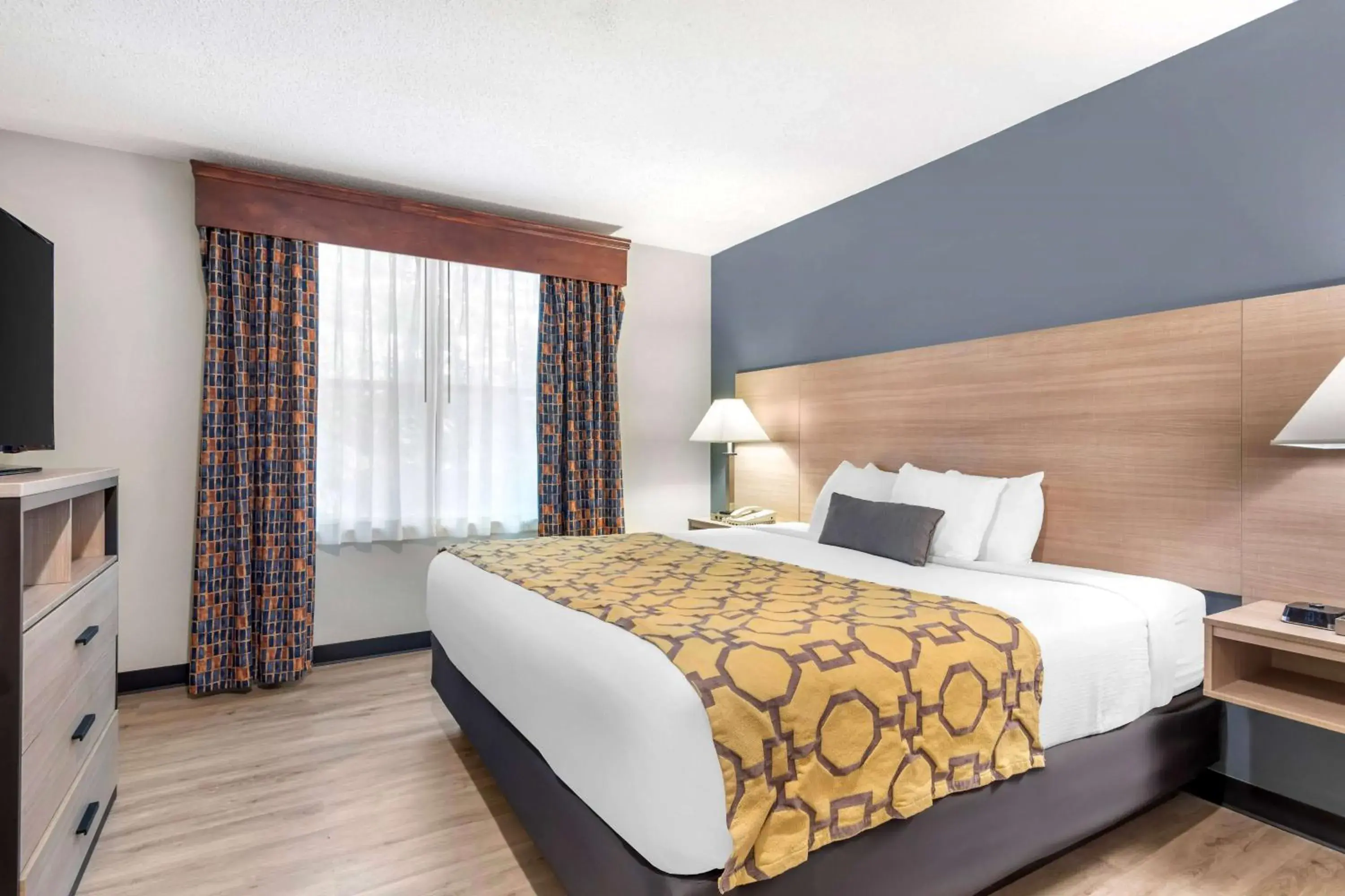 One-Bedroom King Suite - Non-Smoking in Baymont by Wyndham Kennesaw One-Bedroom King Suite - Non-Smoking in Baymont by Wyndham Kennesaw