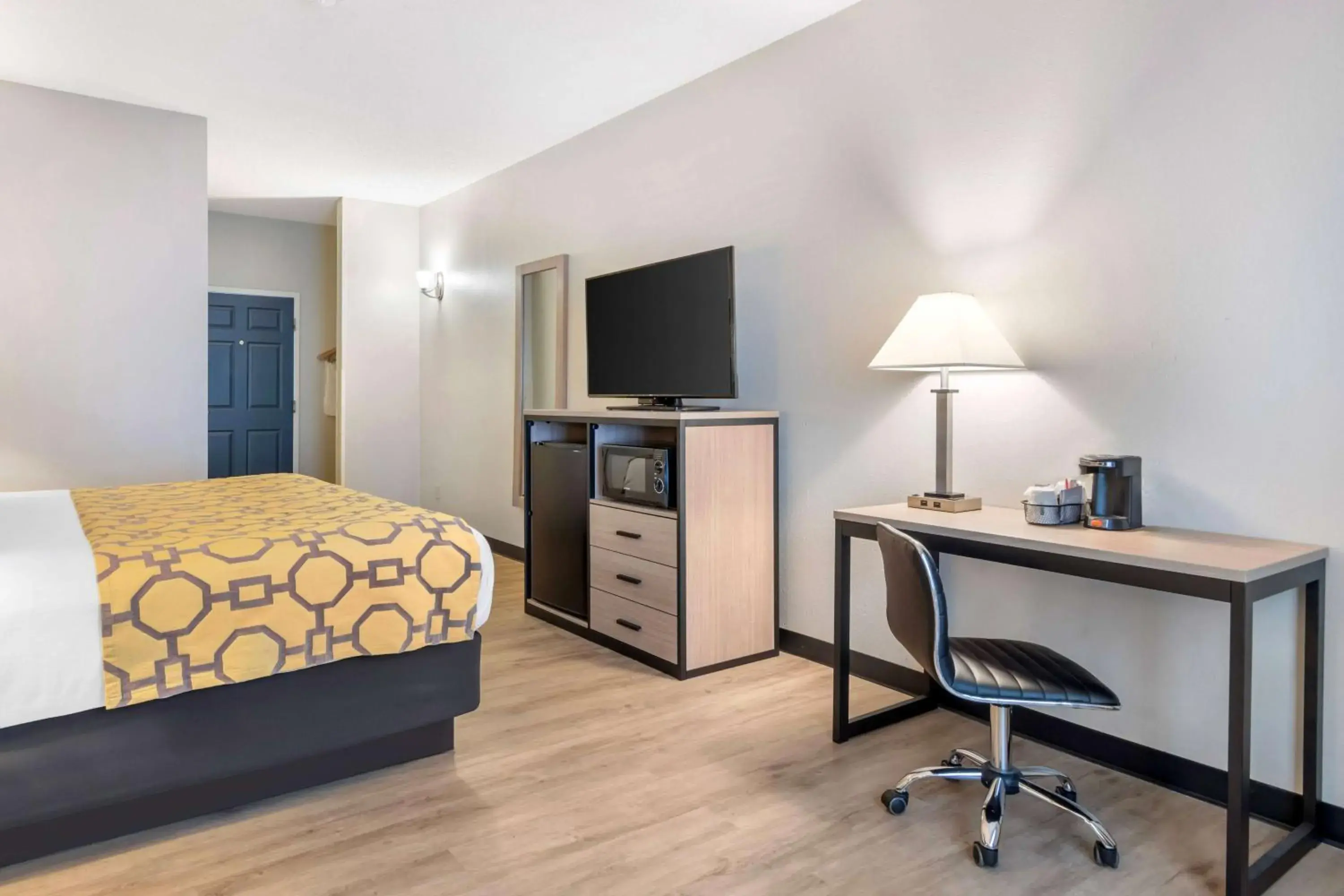 Photo of the whole room, Bed in Baymont by Wyndham Kennesaw Photo of the whole room, Bed in Baymont by Wyndham Kennesaw