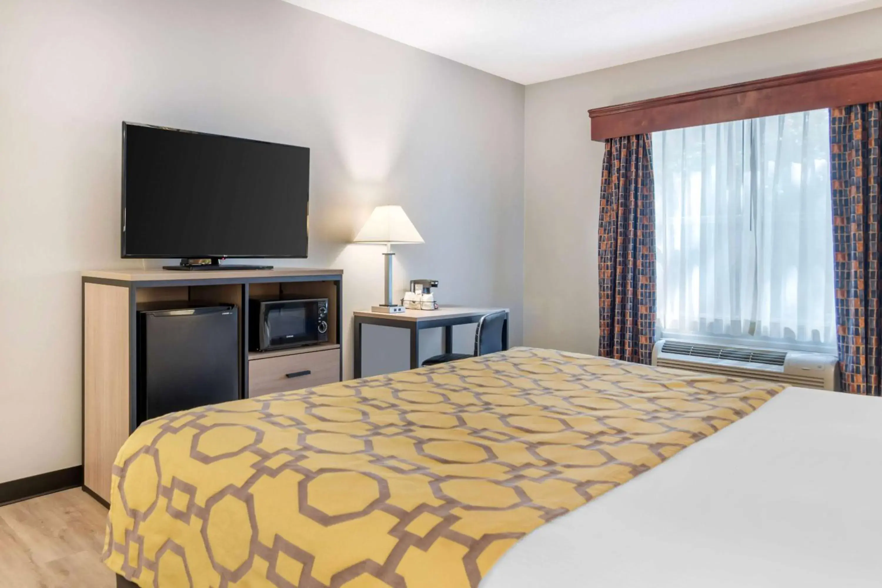 Photo of the whole room, Bed in Baymont by Wyndham Kennesaw Photo of the whole room, Bed in Baymont by Wyndham Kennesaw