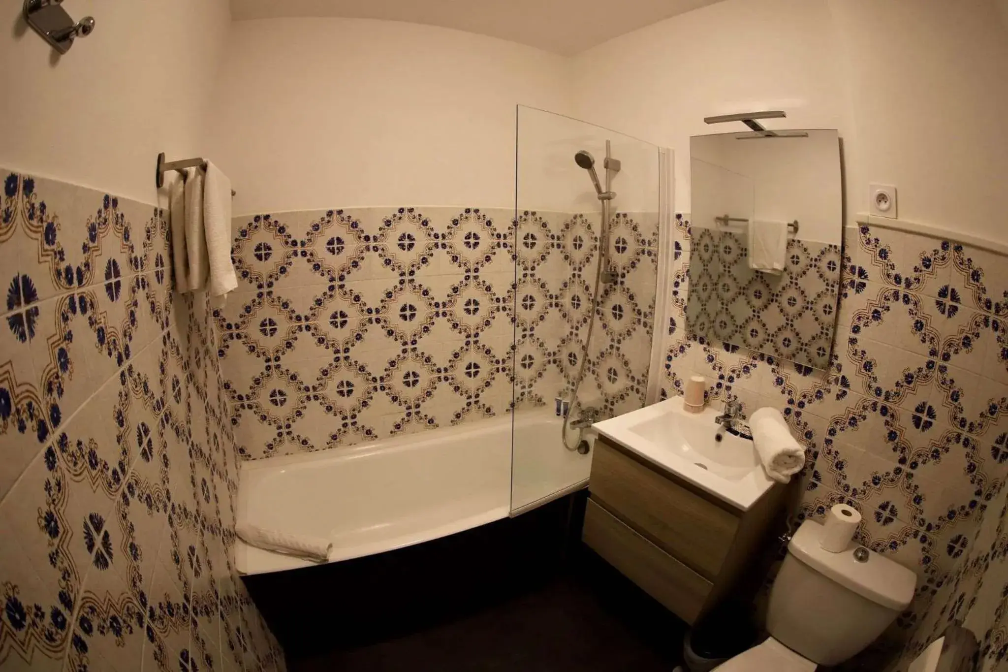 Standard Double Room in Brit Hotel le Cygne Standard Double Room in Brit Hotel le Cygne