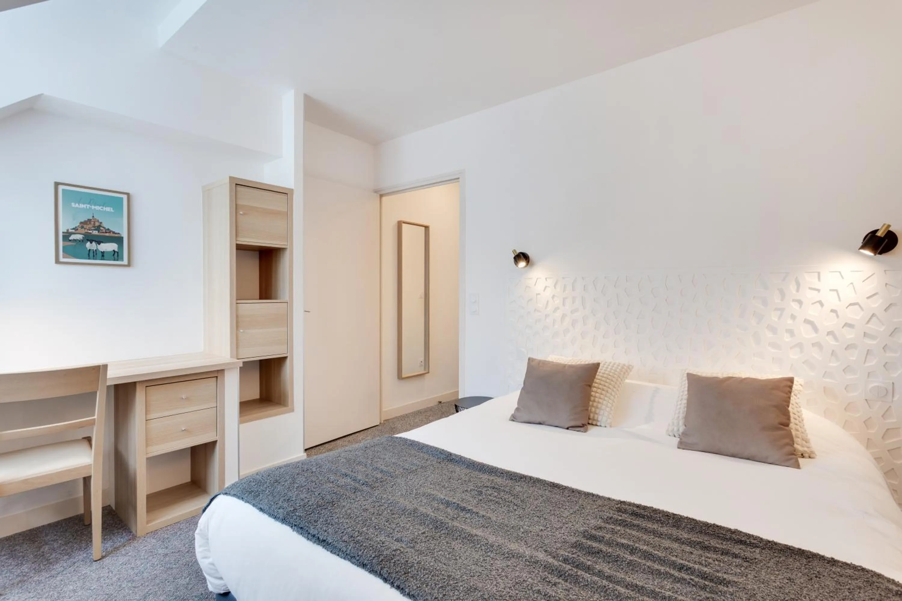 Photo of the whole room, Bed in Brit Hotel le Cygne