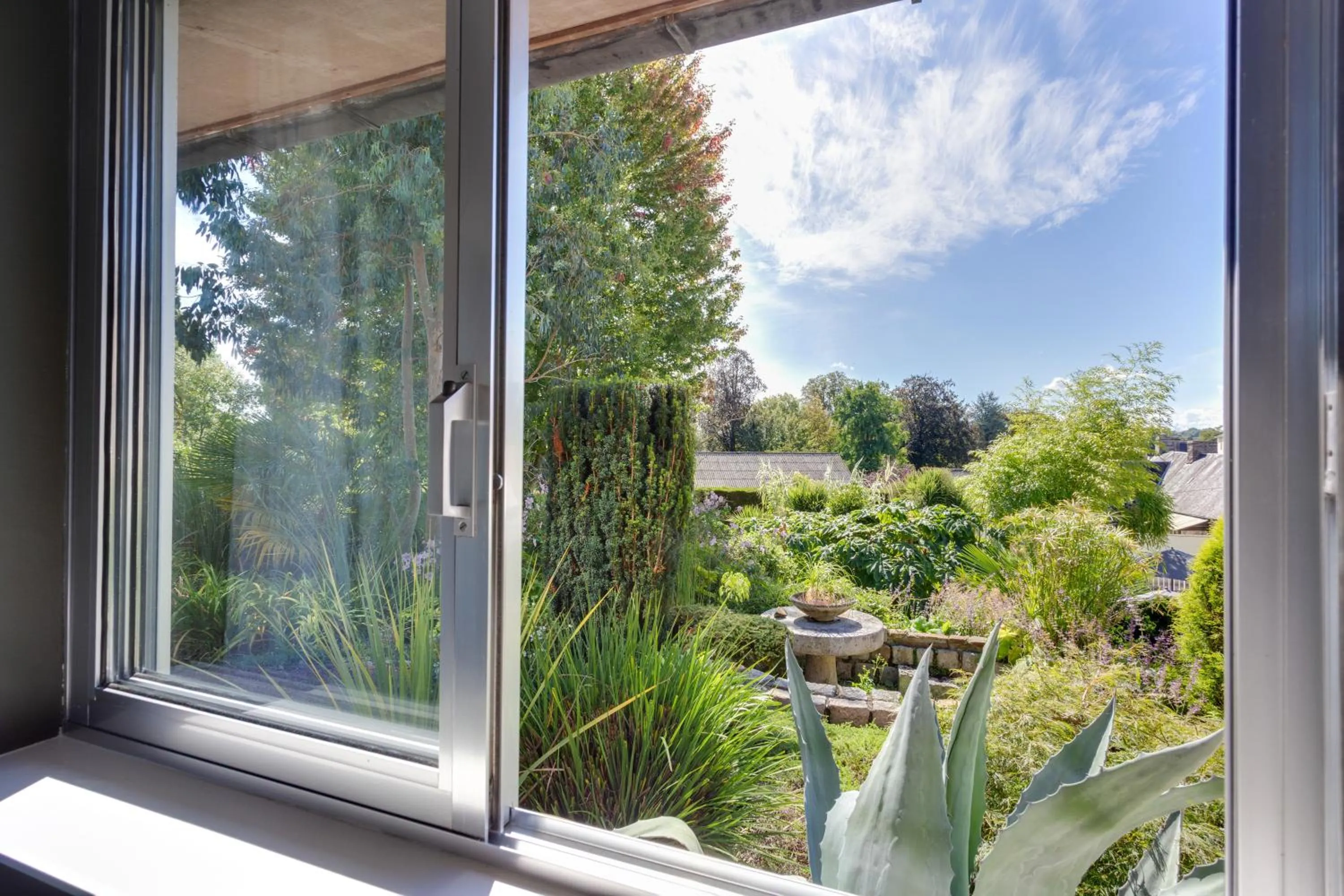 Garden in Brit Hotel le Cygne