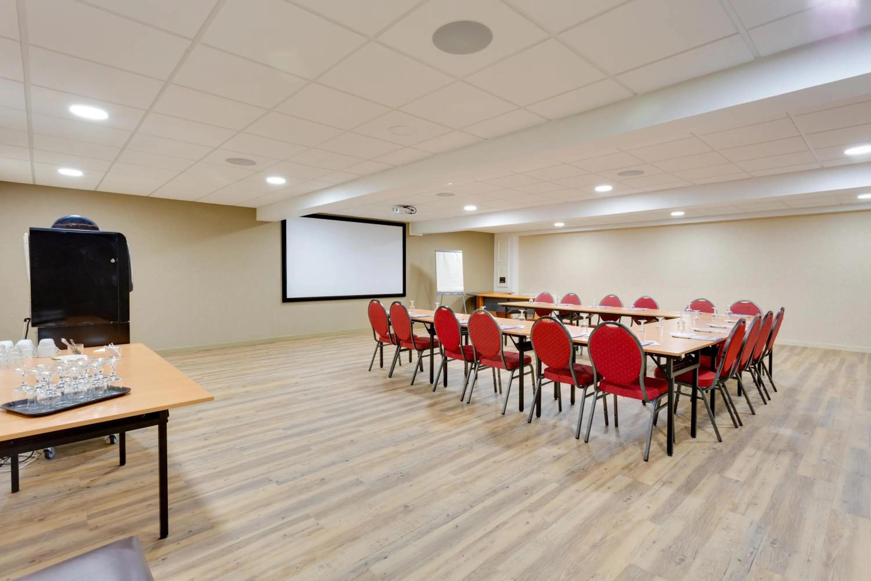 Meeting/conference room in Brit Hotel le Cygne