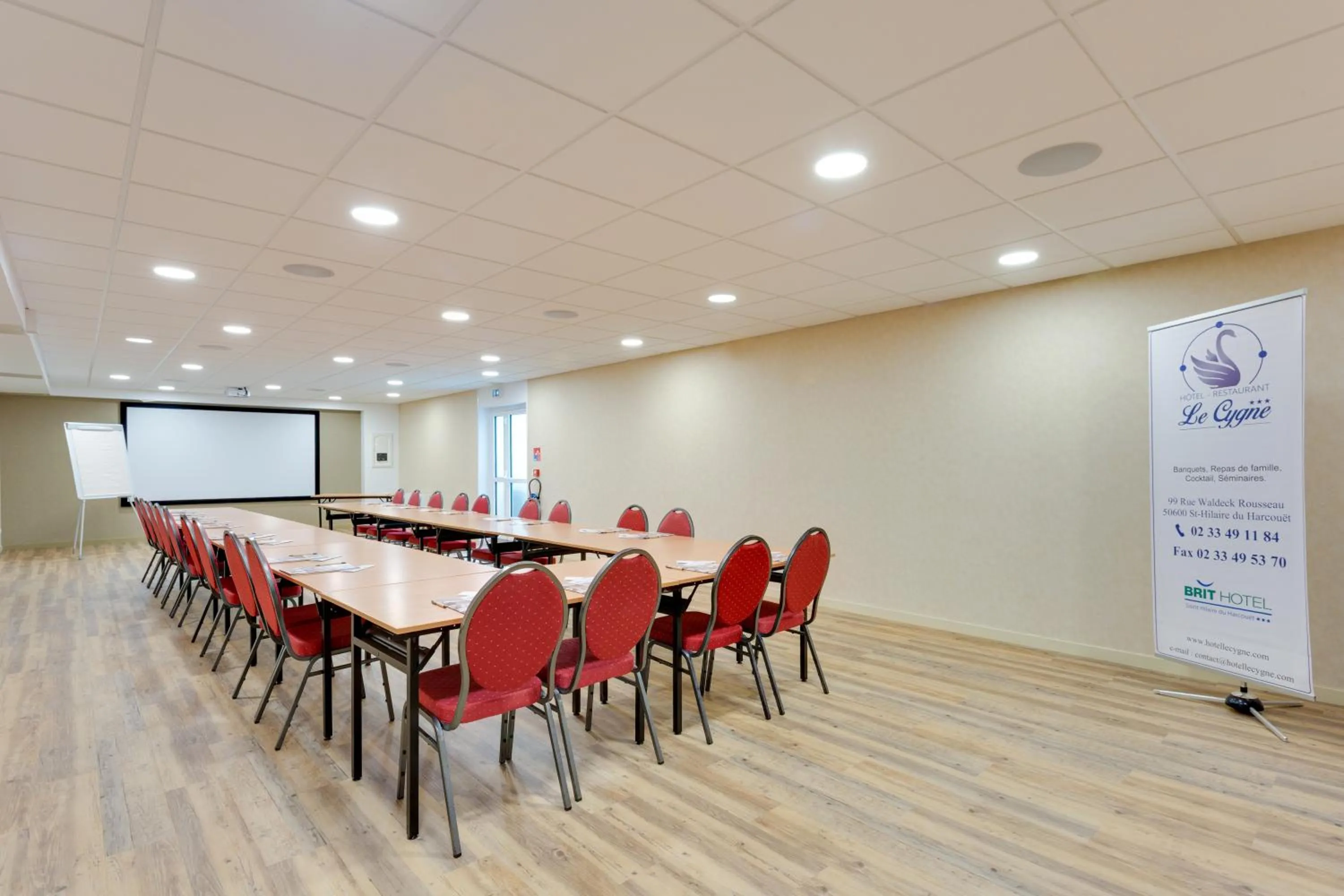 Meeting/conference room in Brit Hotel le Cygne