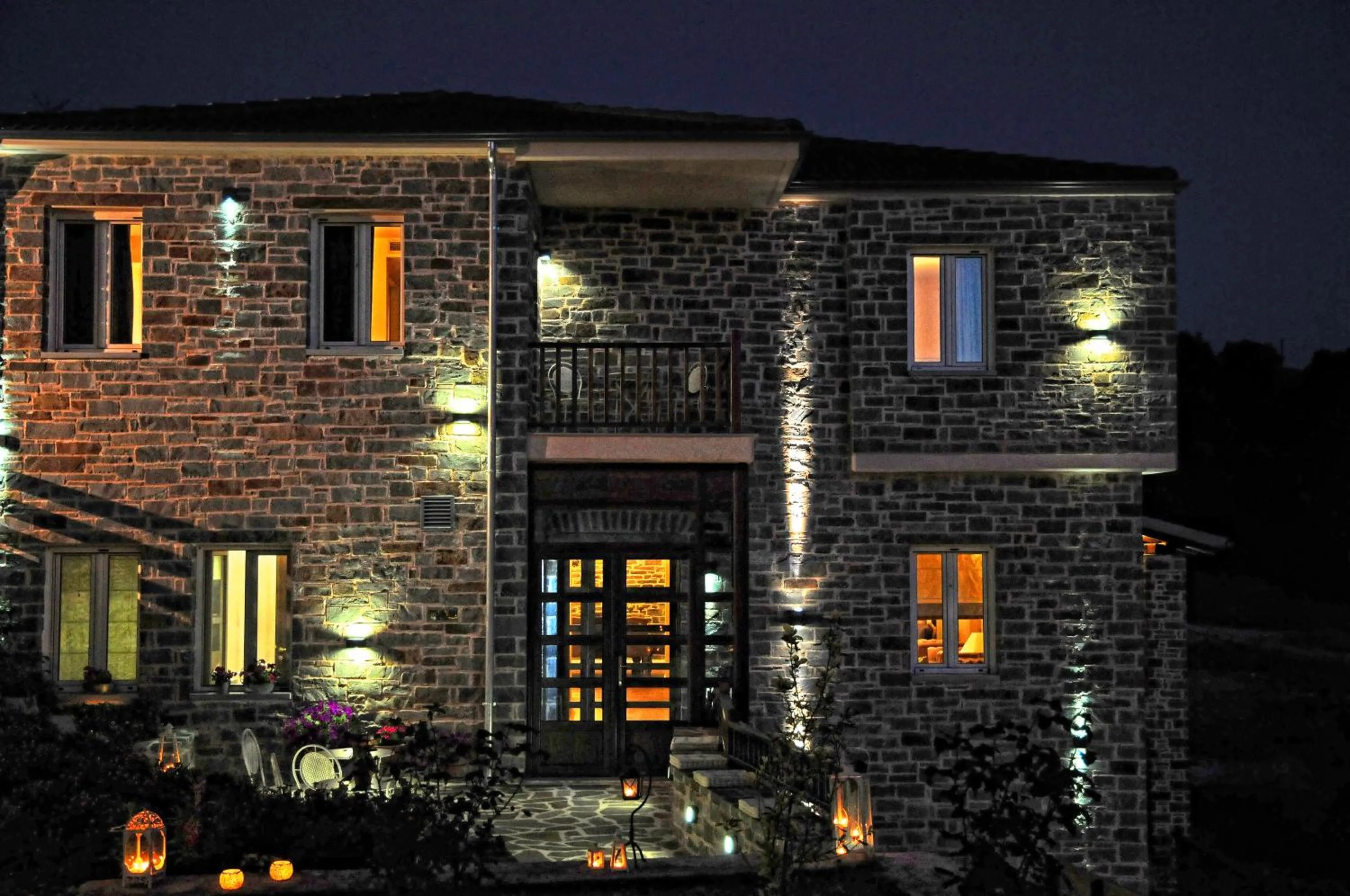 Facade/entrance in Mir Boutique Hotel