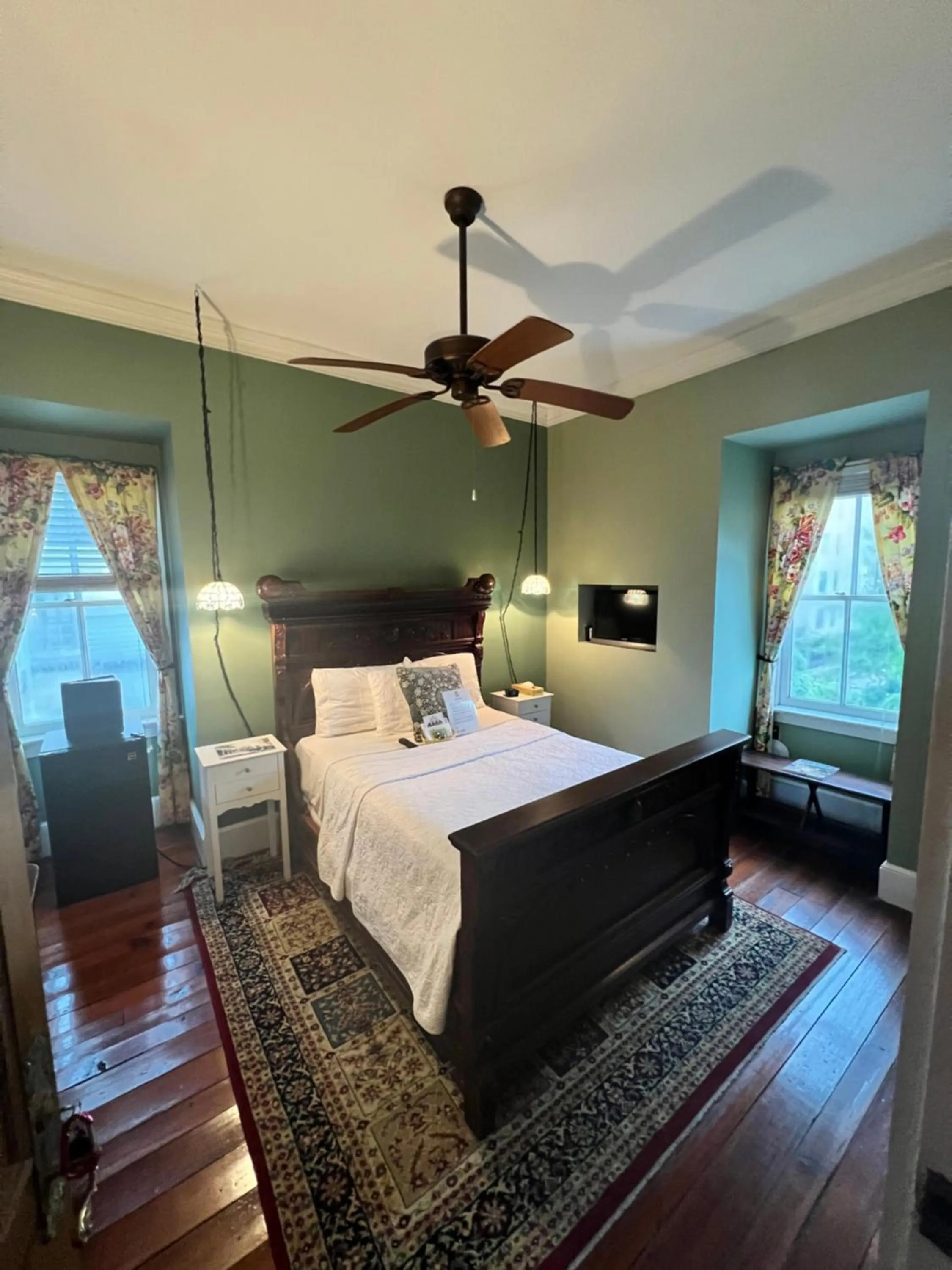 Bed in Barksdale House Inn