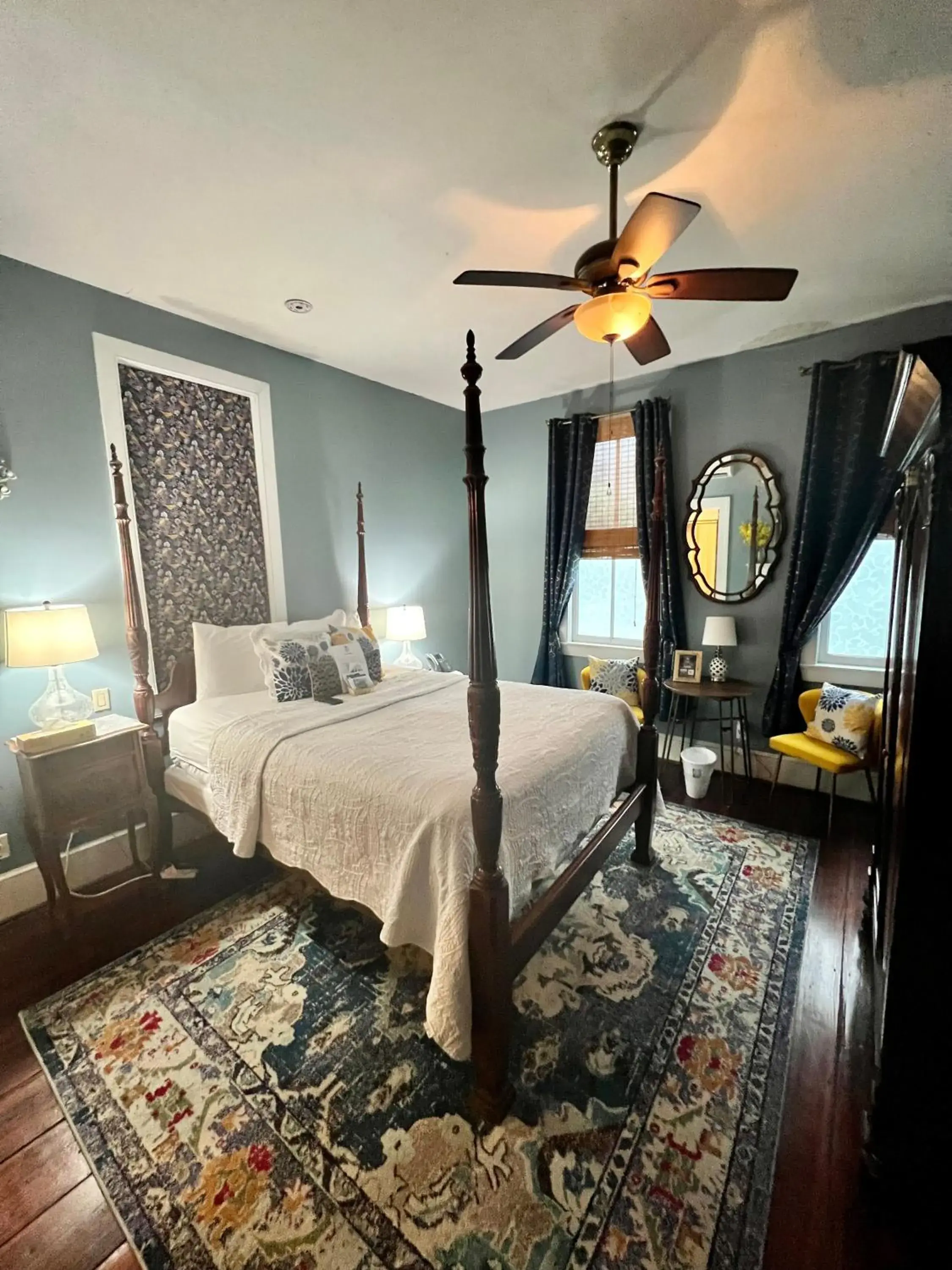 Deluxe Queen Room 4 in Barksdale House Inn Deluxe Queen Room 4 in Barksdale House Inn
