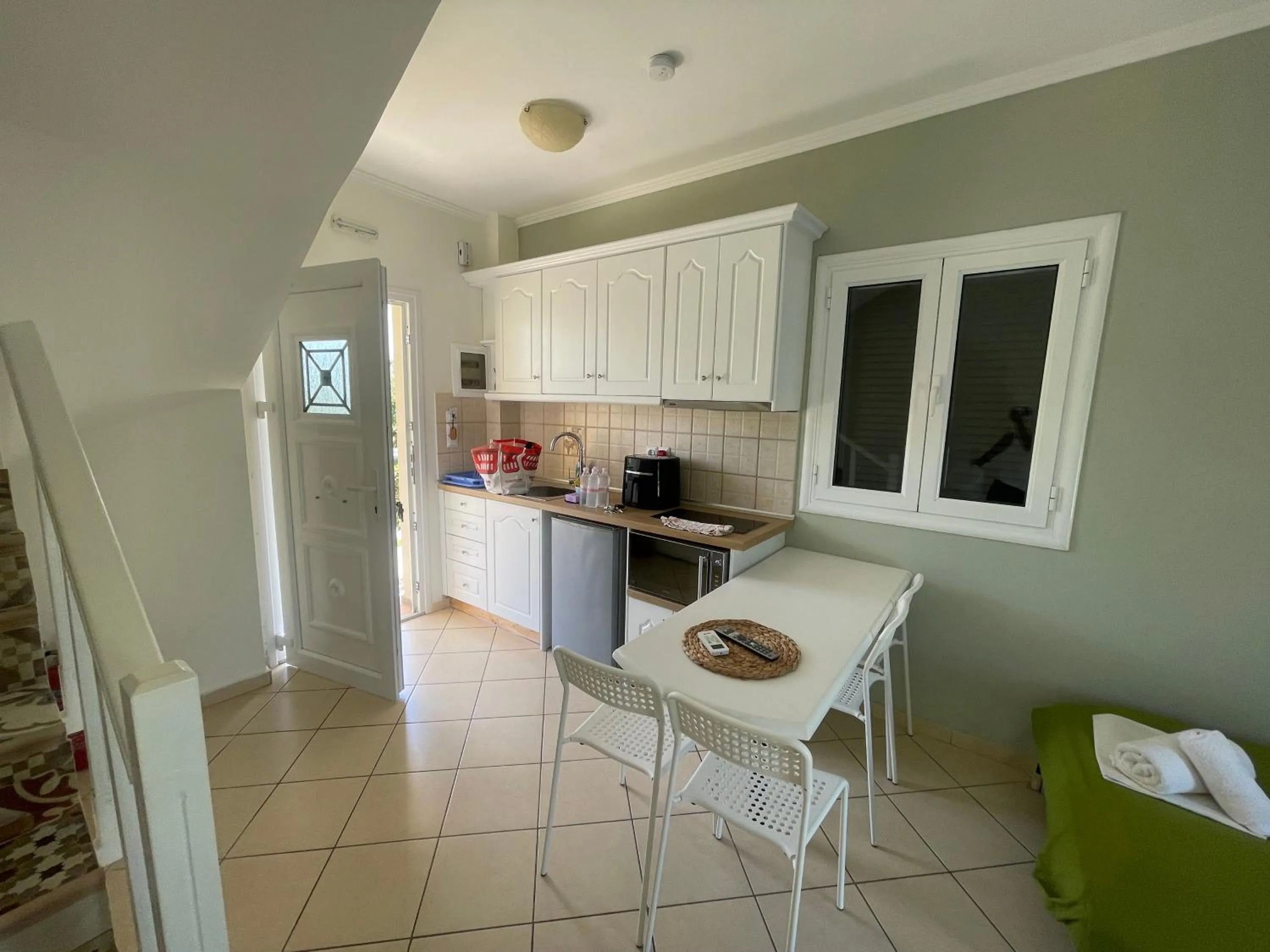 Kitchen or kitchenette in Mythos apts rentit