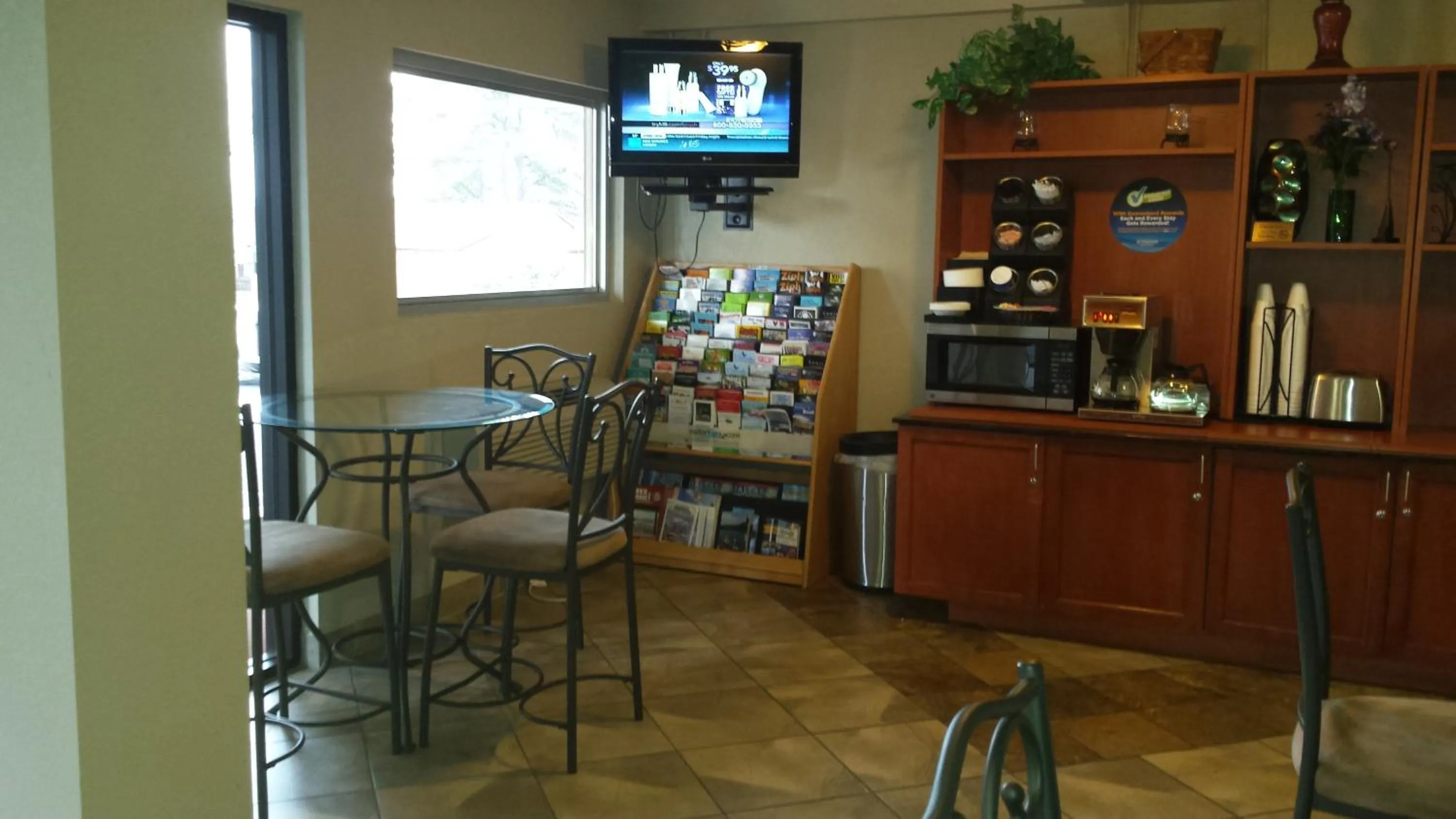 Lobby or reception in Days Inn by Wyndham Hot Springs