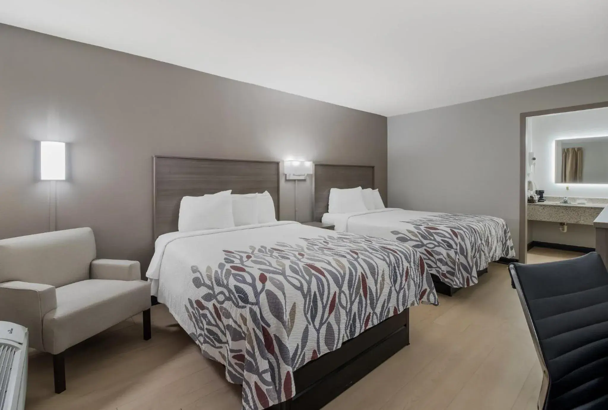 Deluxe Room with Two Queen Beds Non-Smoking in Red Roof Inn & Suites Jackson, TN Deluxe Room with Two Queen Beds Non-Smoking in Red Roof Inn & Suites Jackson, TN