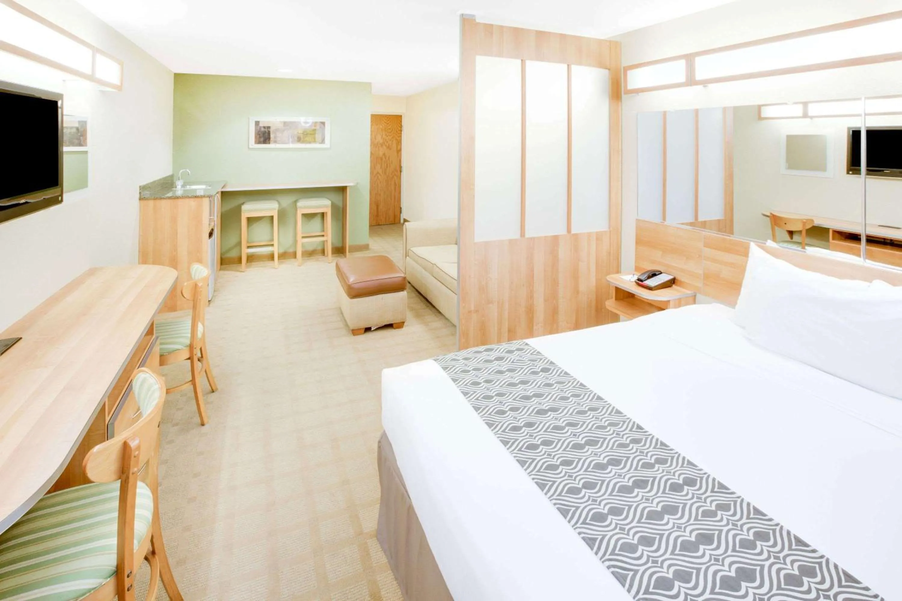 Photo of the whole room, Bed in Microtel Inn & Suites by Wyndham Saraland