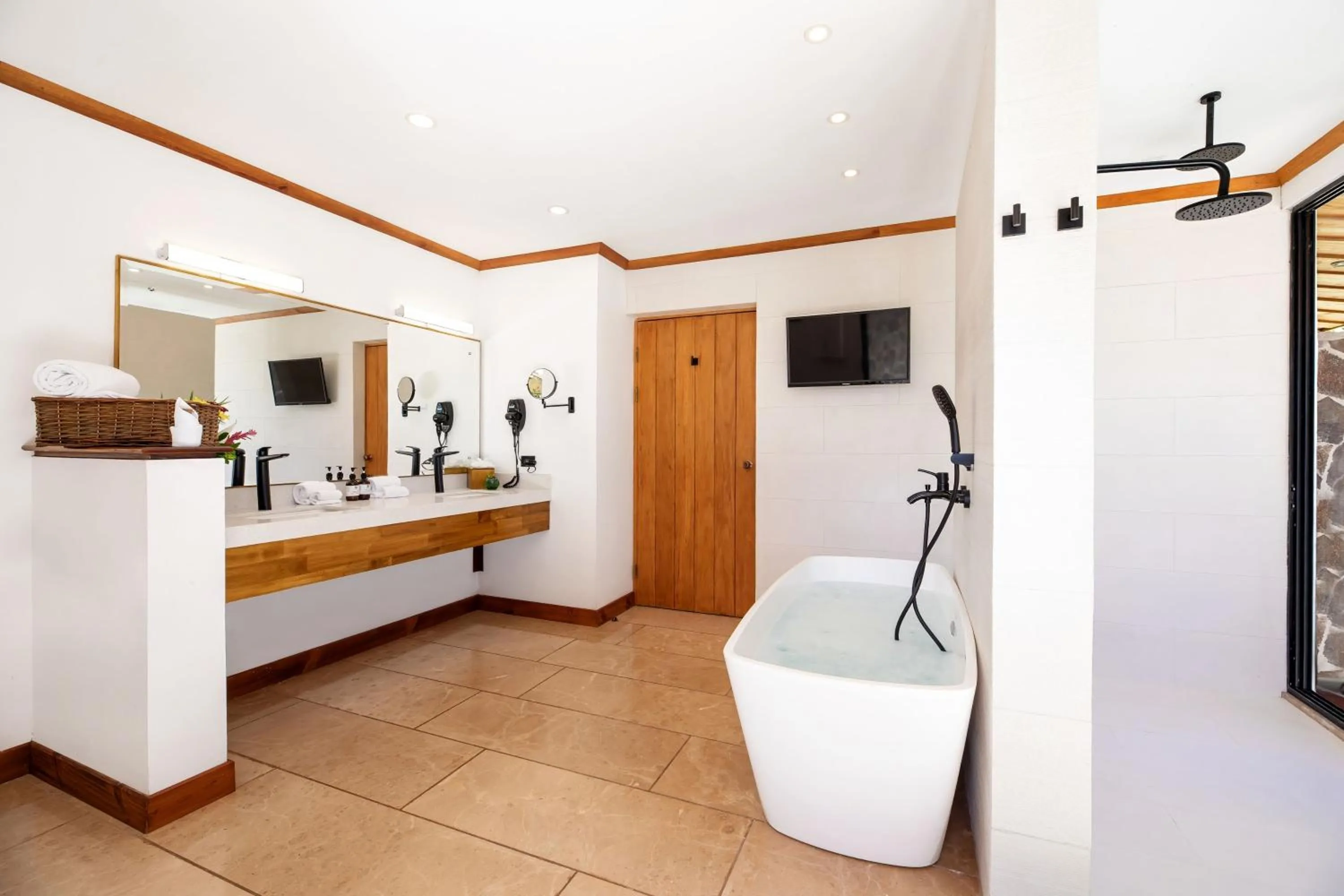 Bathroom in Hacienda Guachipelin Volcano Ranch Hotel & Hot Springs