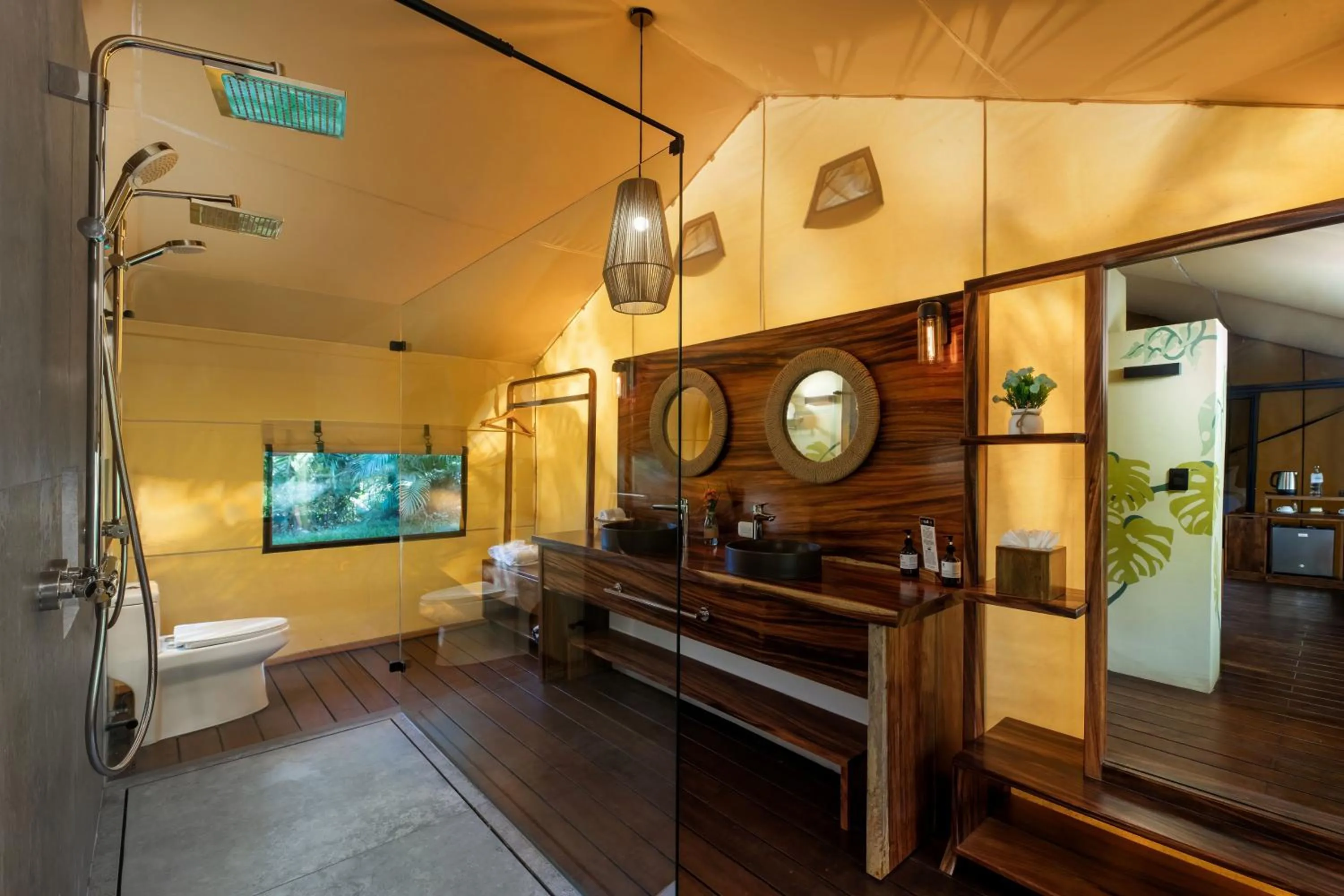 Bathroom in Hacienda Guachipelin Volcano Ranch Hotel & Hot Springs