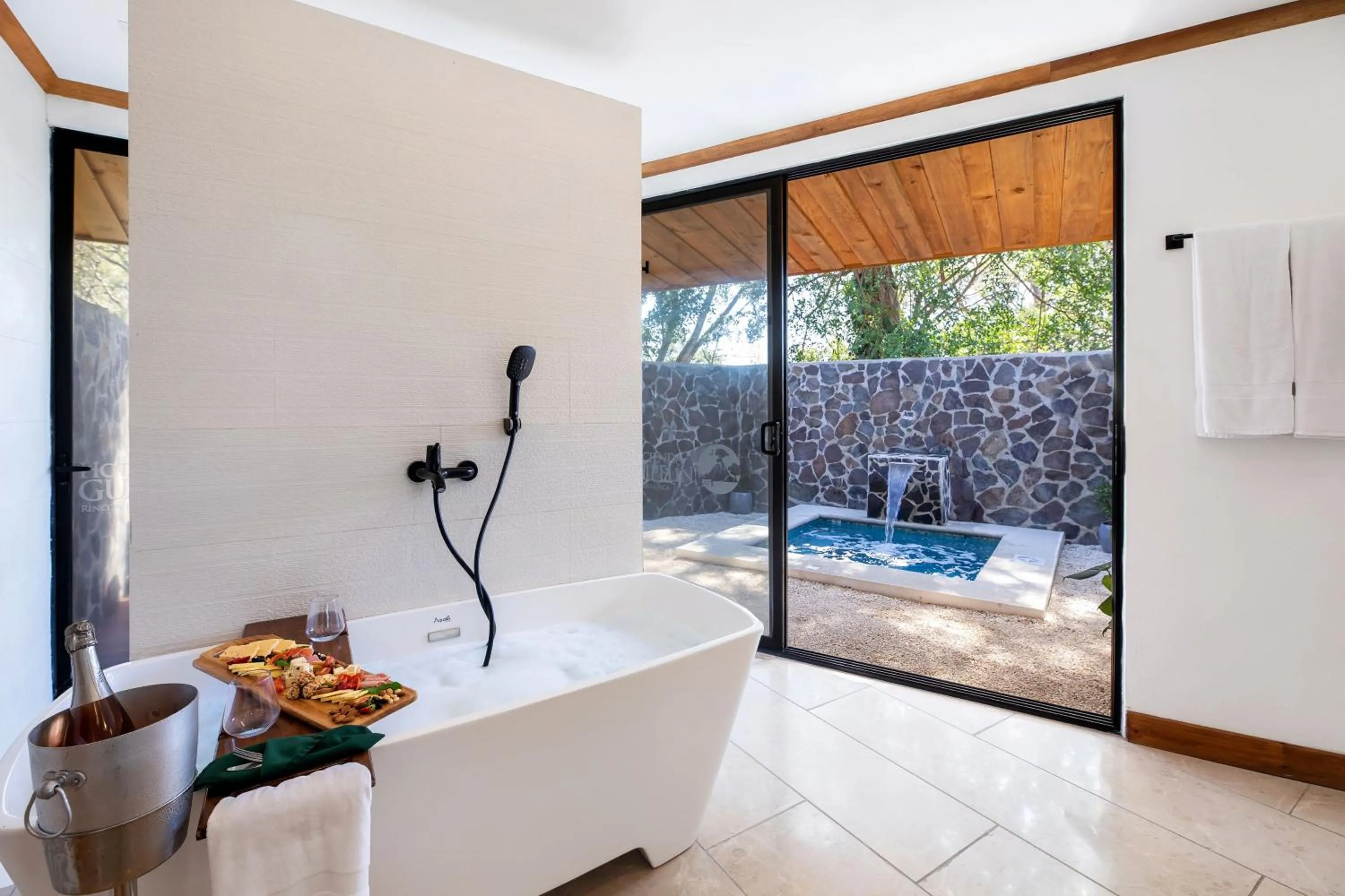 Bathroom in Hacienda Guachipelin Volcano Ranch Hotel & Hot Springs