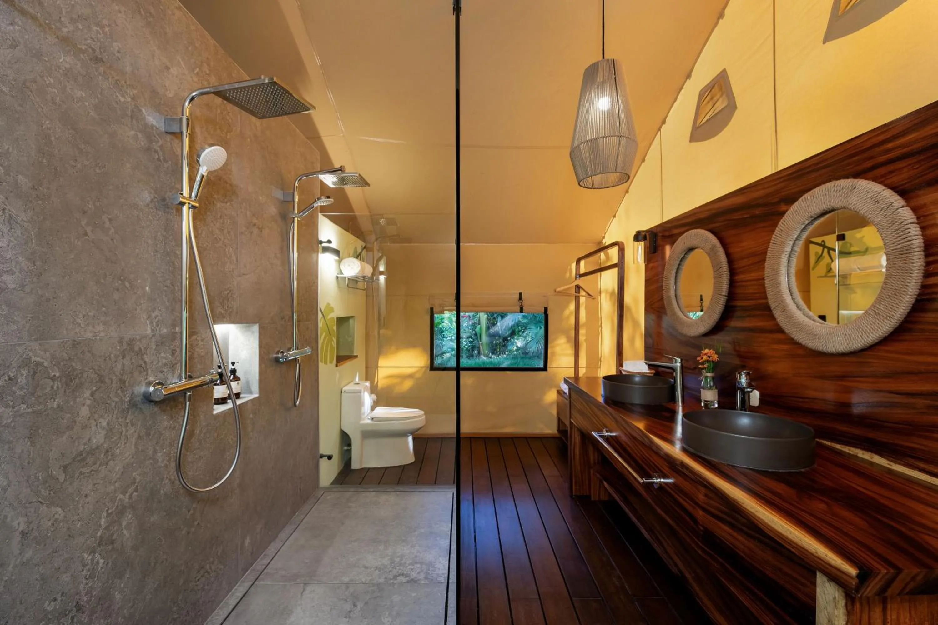 Bathroom in Hacienda Guachipelin Volcano Ranch Hotel & Hot Springs