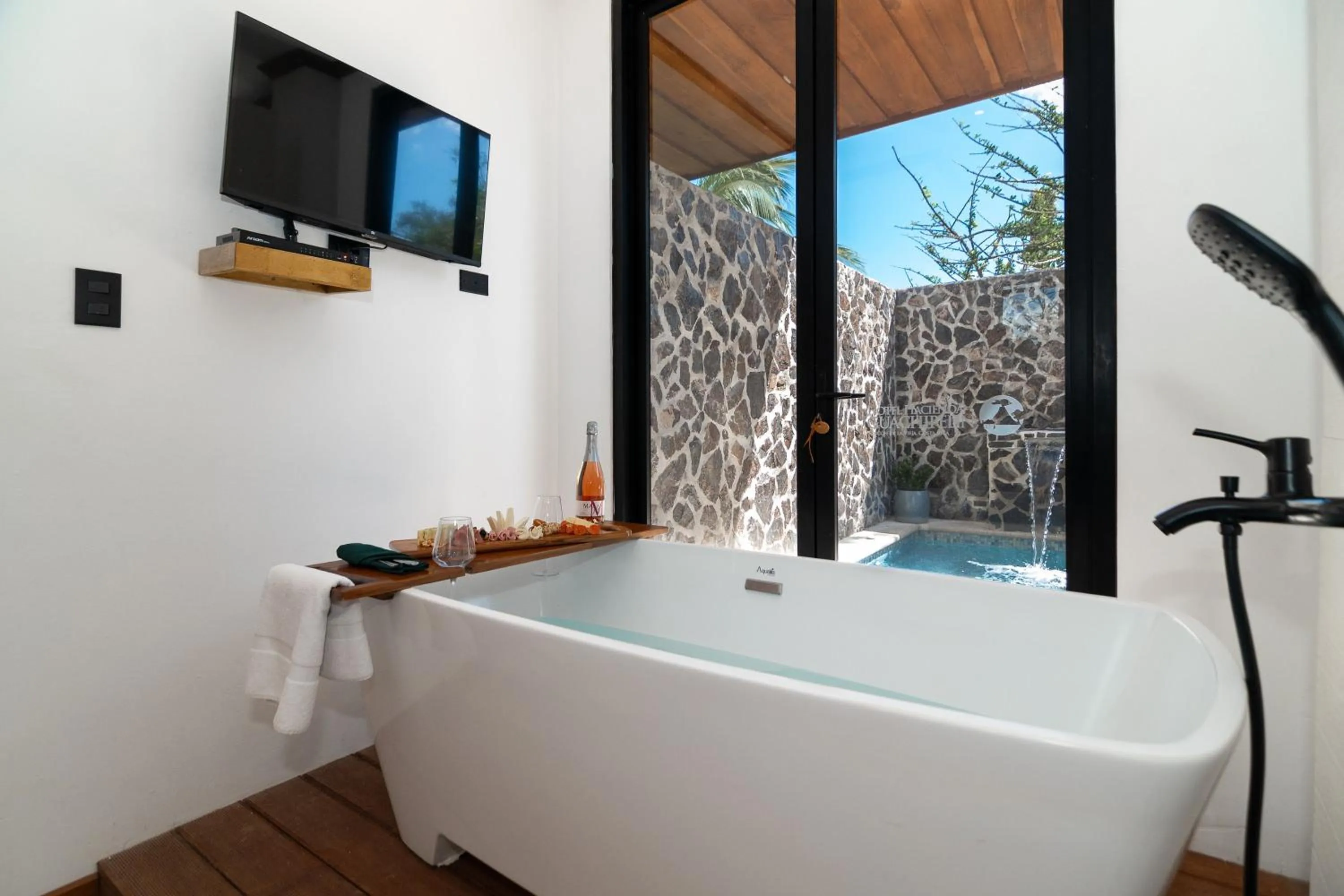 Bath in Hacienda Guachipelin Volcano Ranch Hotel & Hot Springs