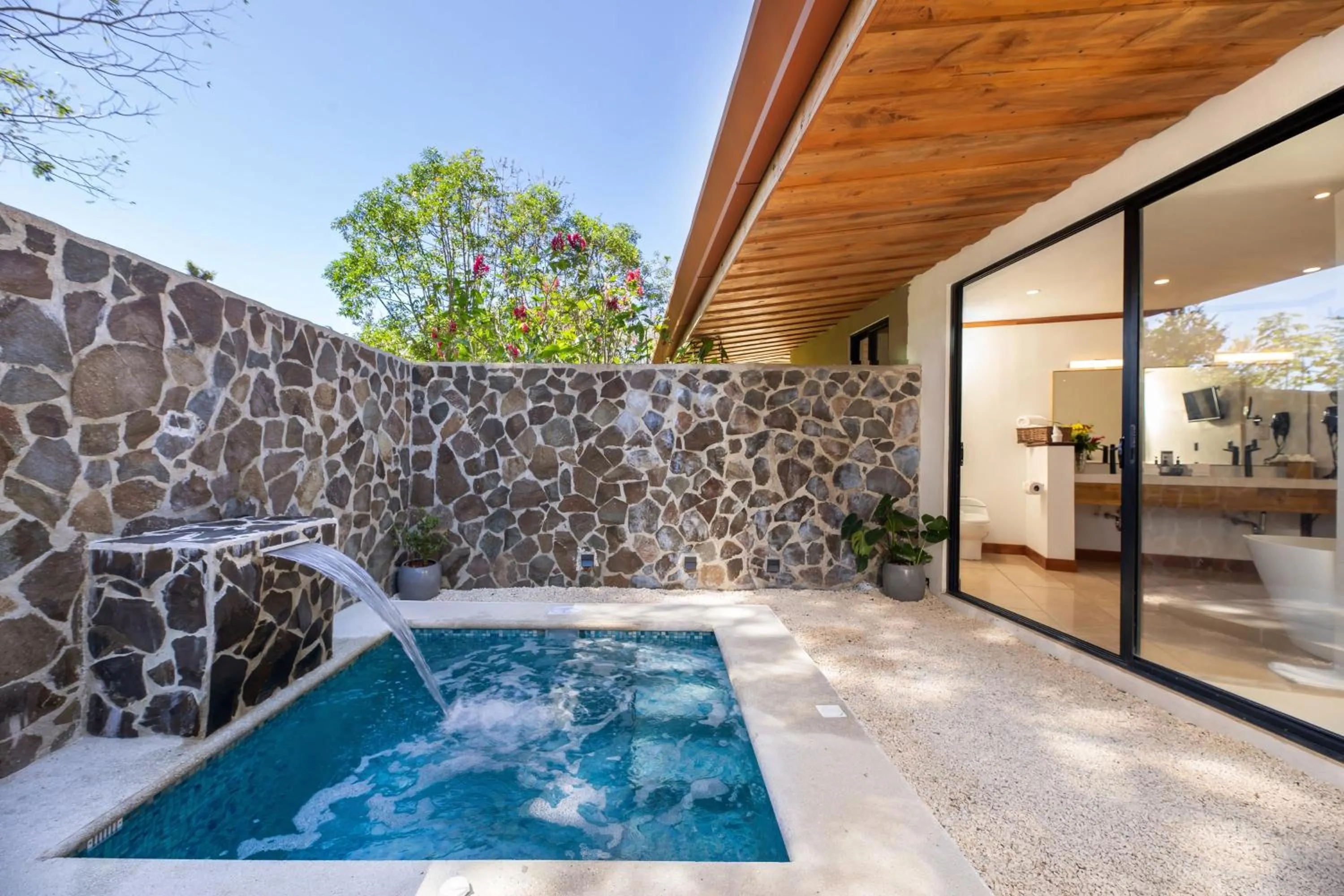 Swimming pool in Hacienda Guachipelin Volcano Ranch Hotel & Hot Springs