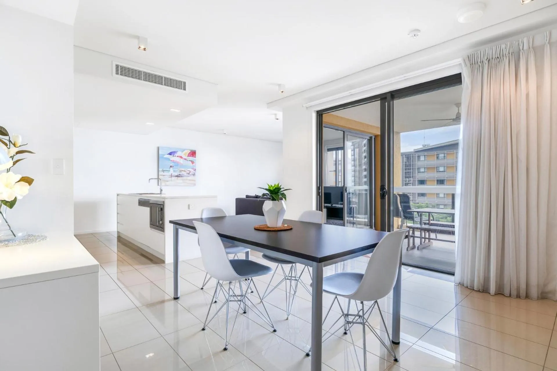 Dining area in Darwin Waterfront Short Stay Apartments
