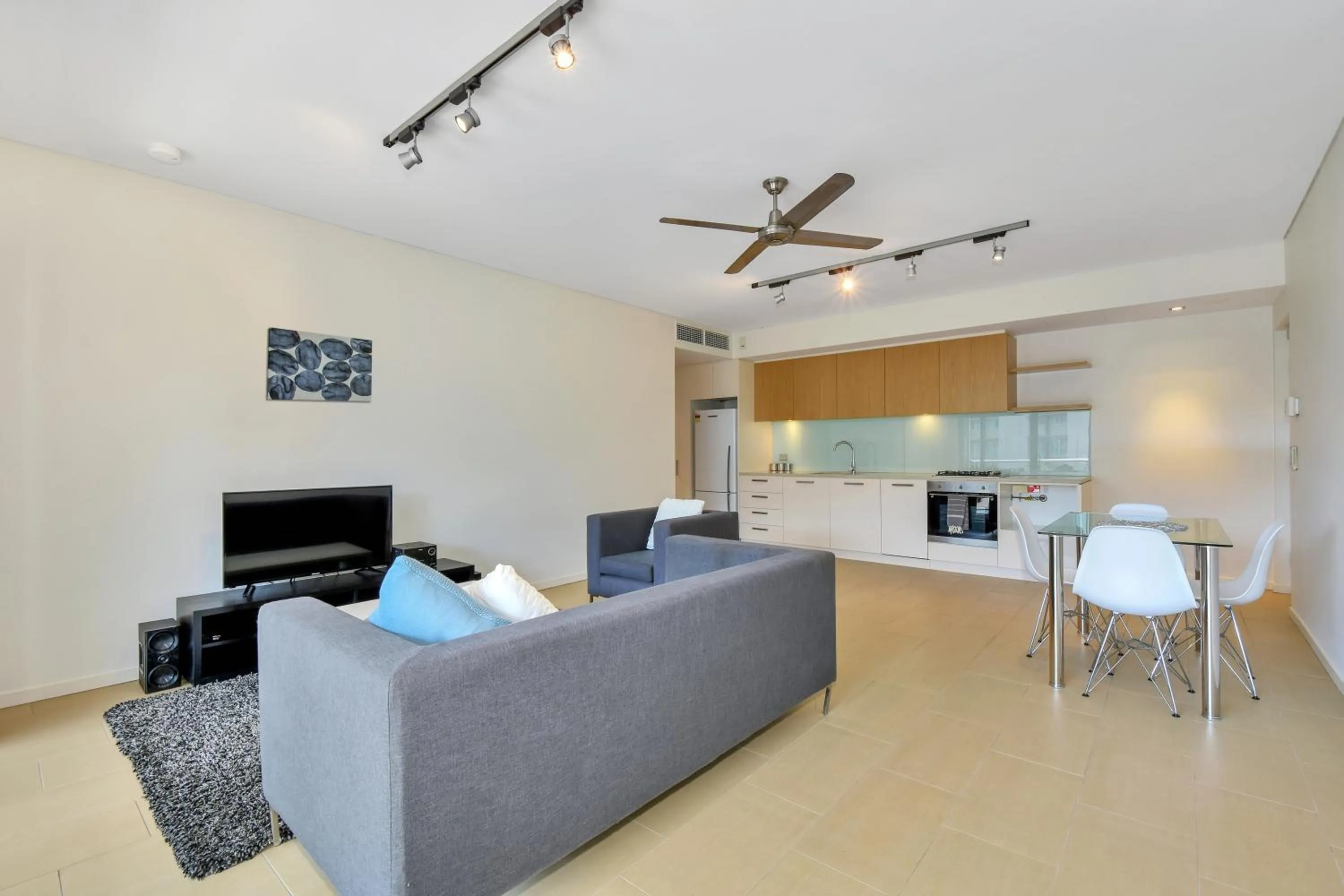 Kitchen or kitchenette in Darwin Waterfront Short Stay Apartments