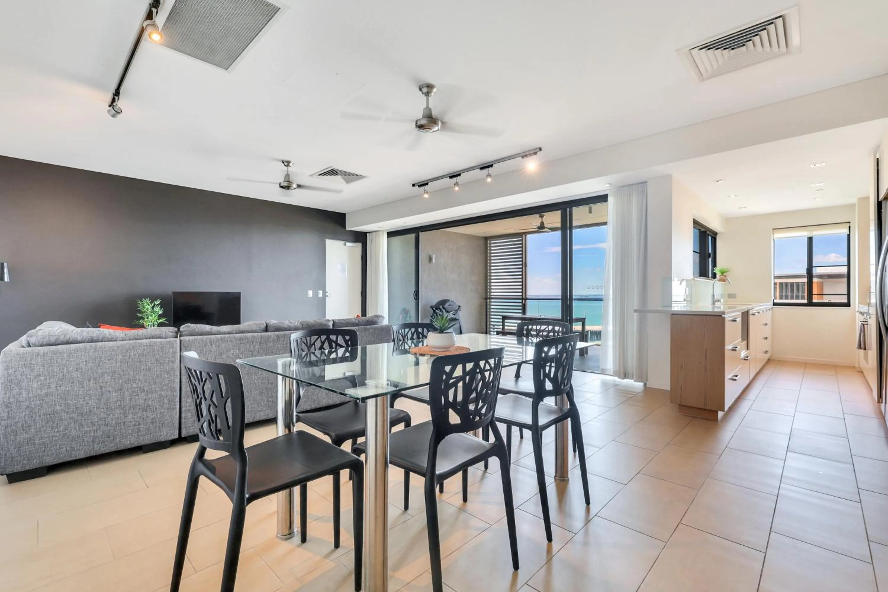Dining area in Darwin Waterfront Short Stay Apartments