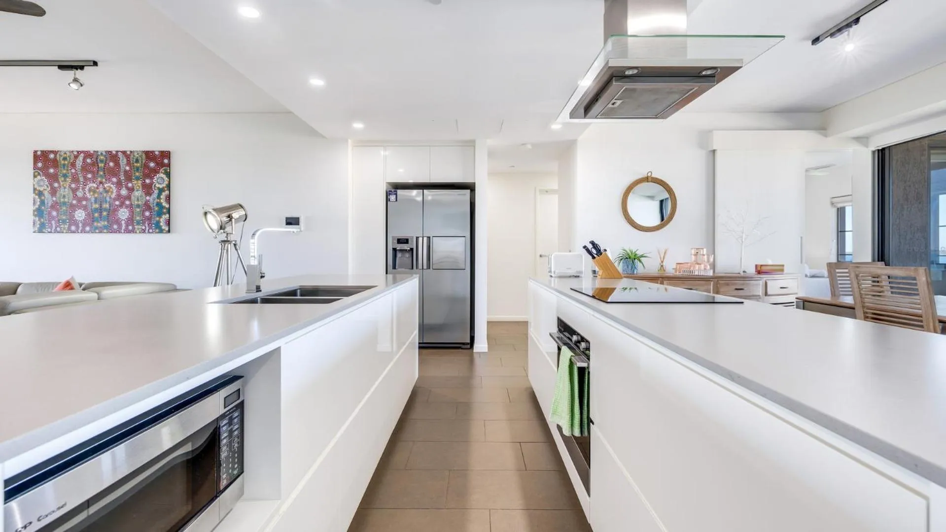 Kitchen or kitchenette in Darwin Waterfront Short Stay Apartments