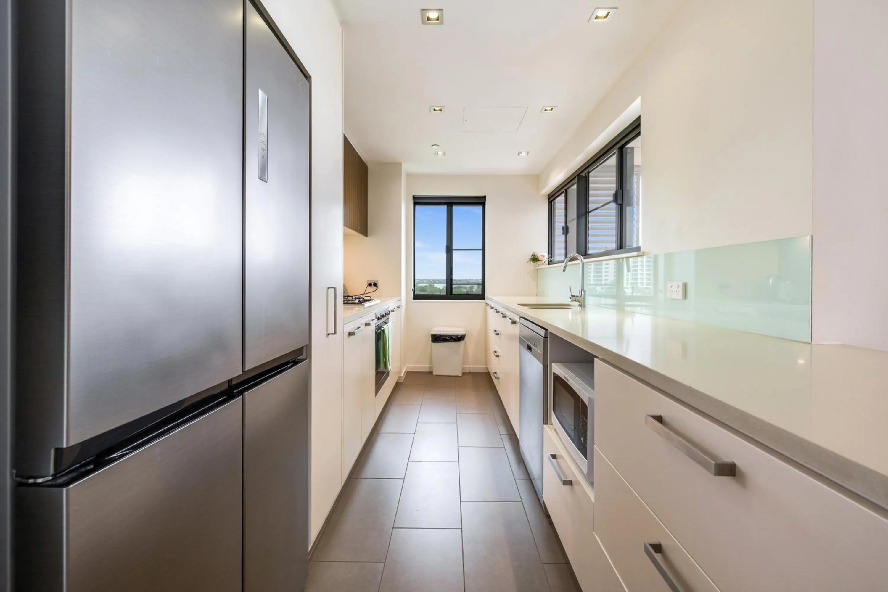 Kitchen or kitchenette in Darwin Waterfront Short Stay Apartments