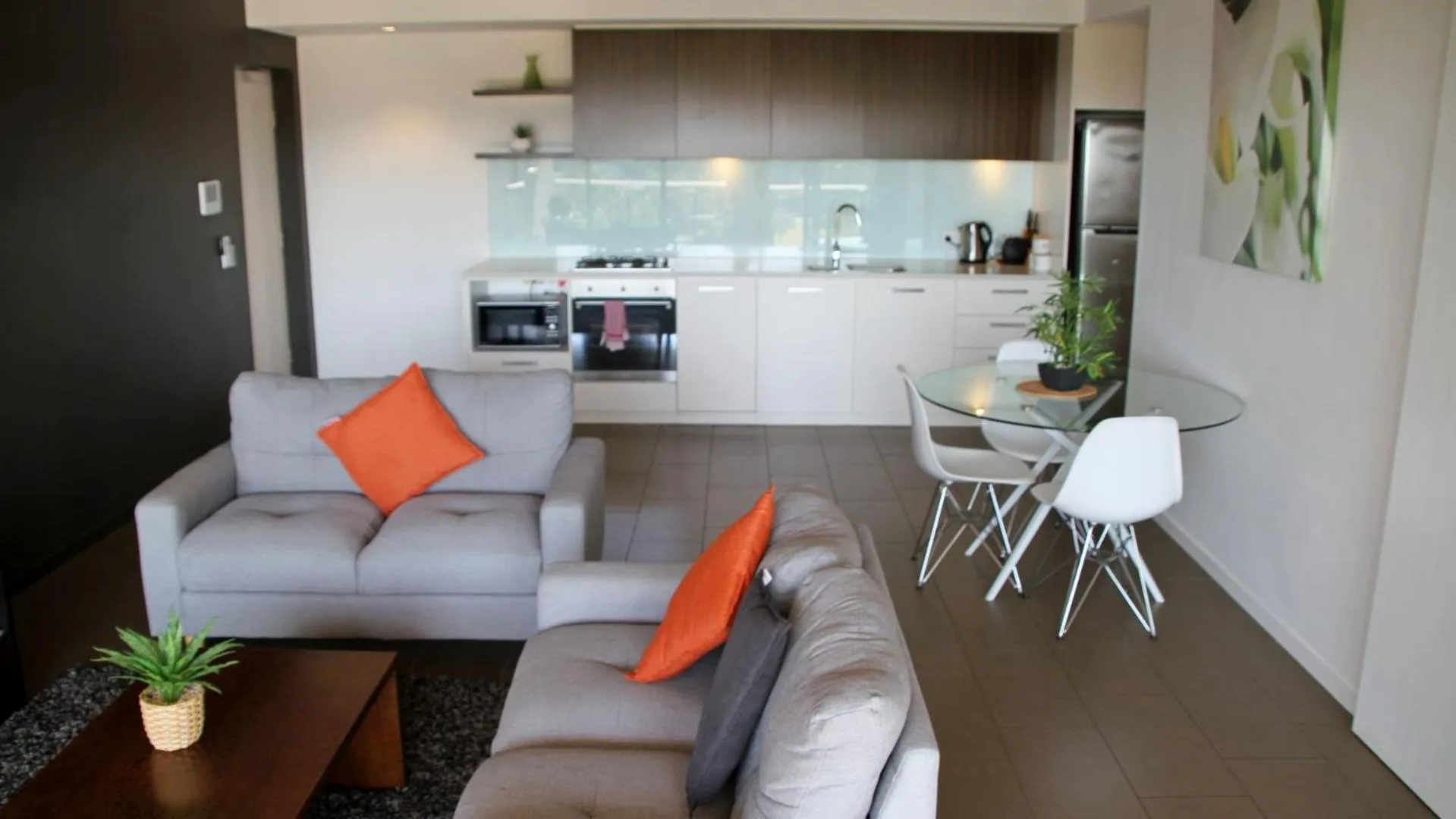 Kitchen or kitchenette in Darwin Waterfront Short Stay Apartments