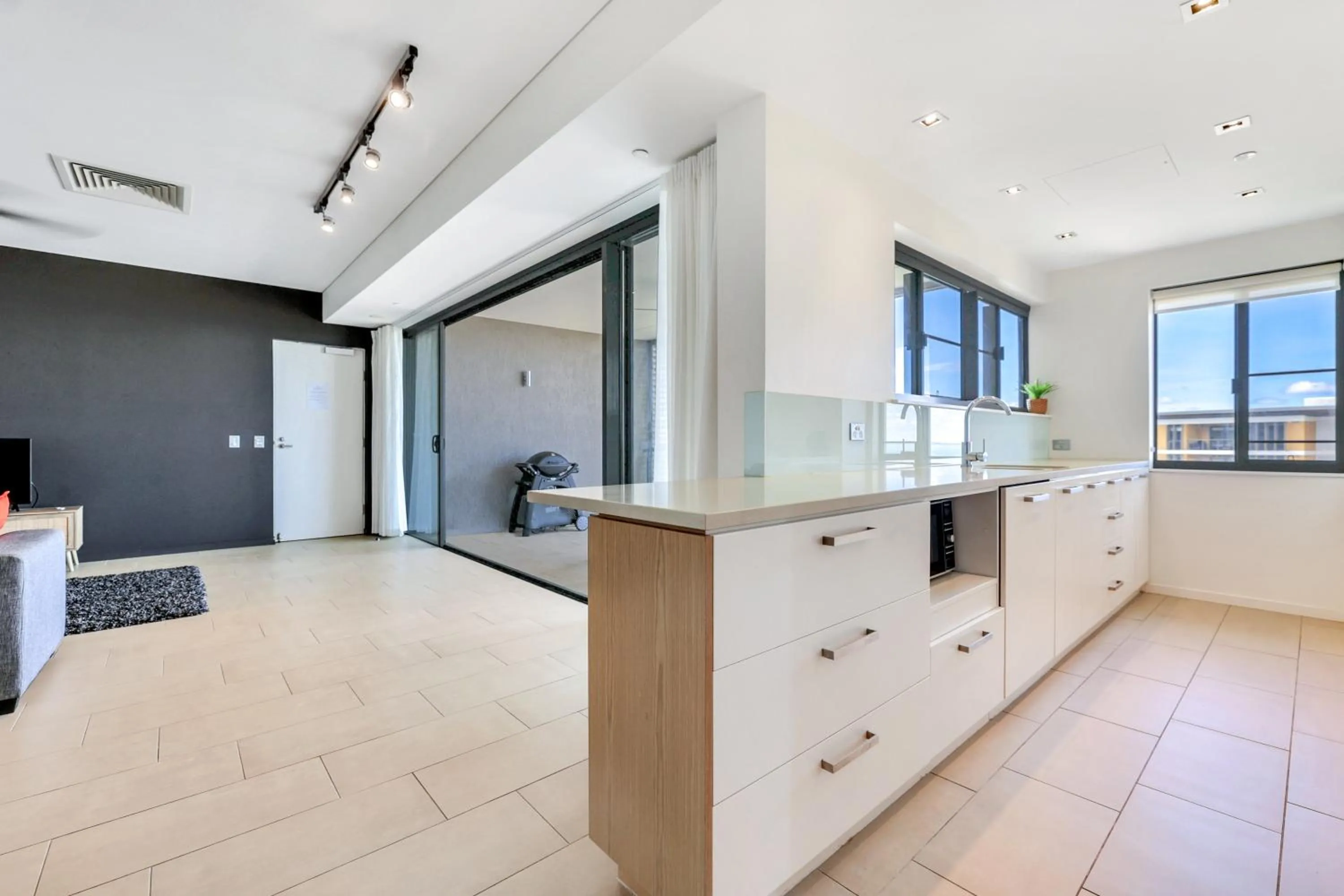 Kitchen or kitchenette in Darwin Waterfront Short Stay Apartments